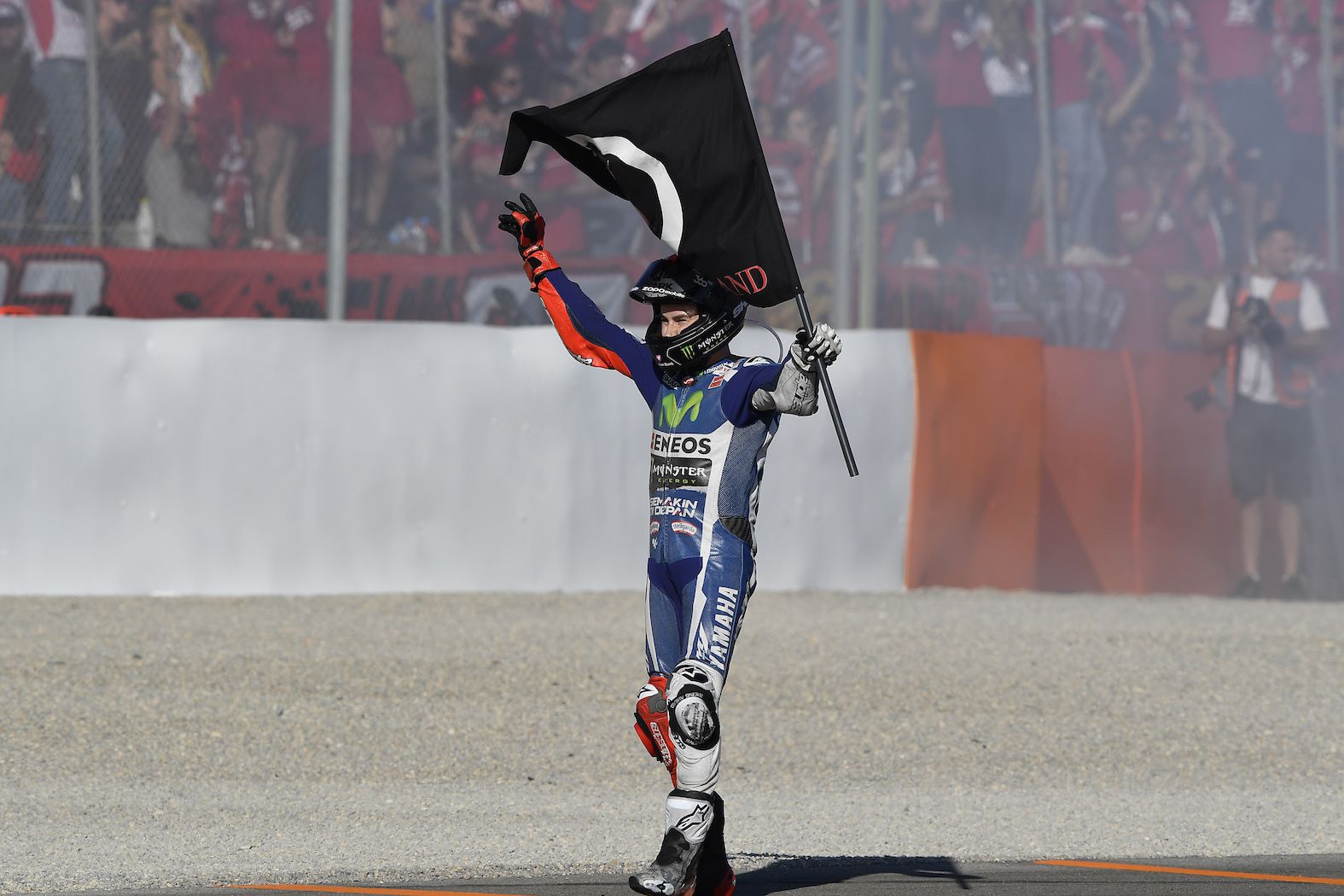 Lorenzo parts company with Yamaha in perfect fashion