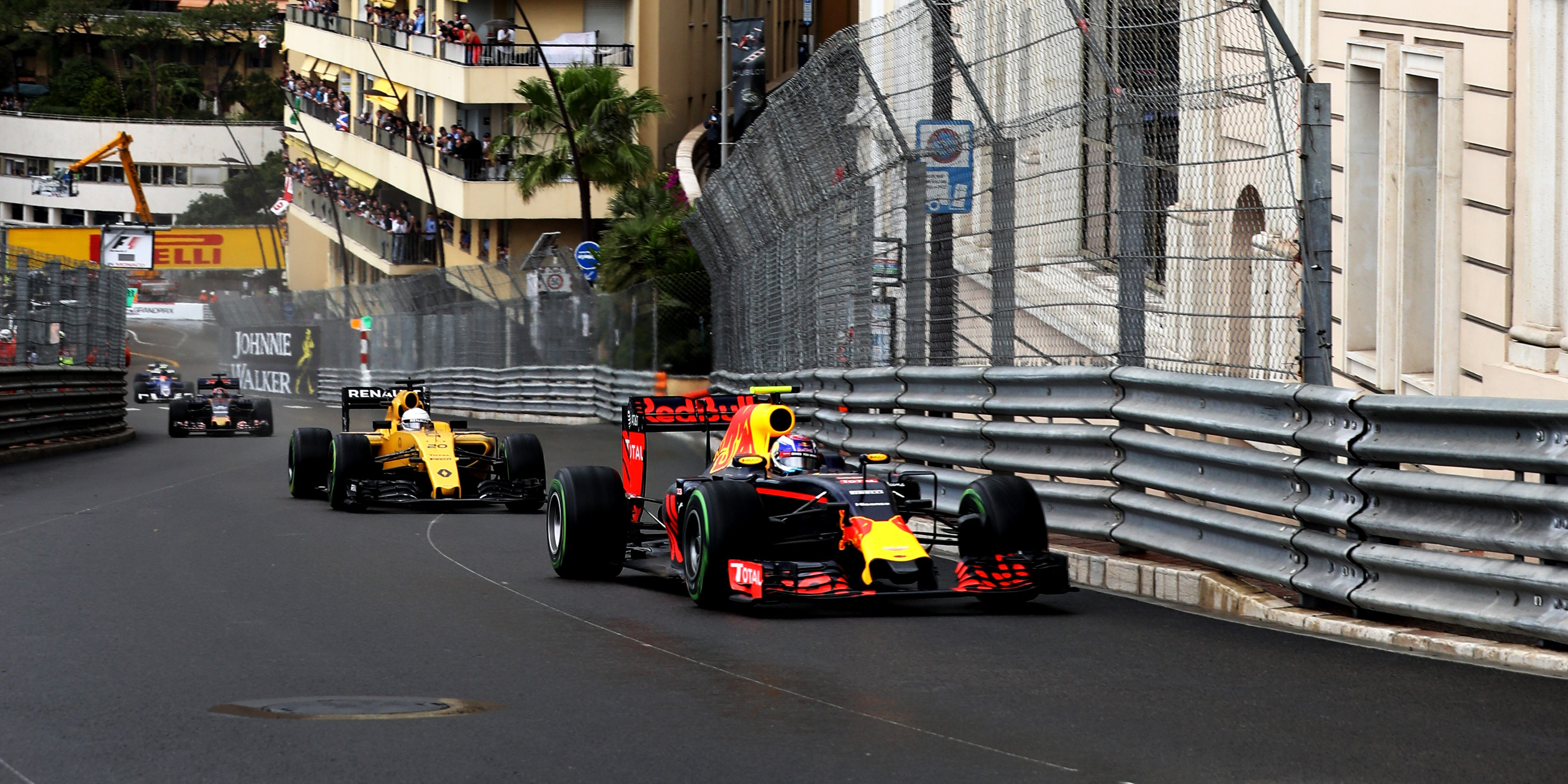 Same power units for all three teams says Renault