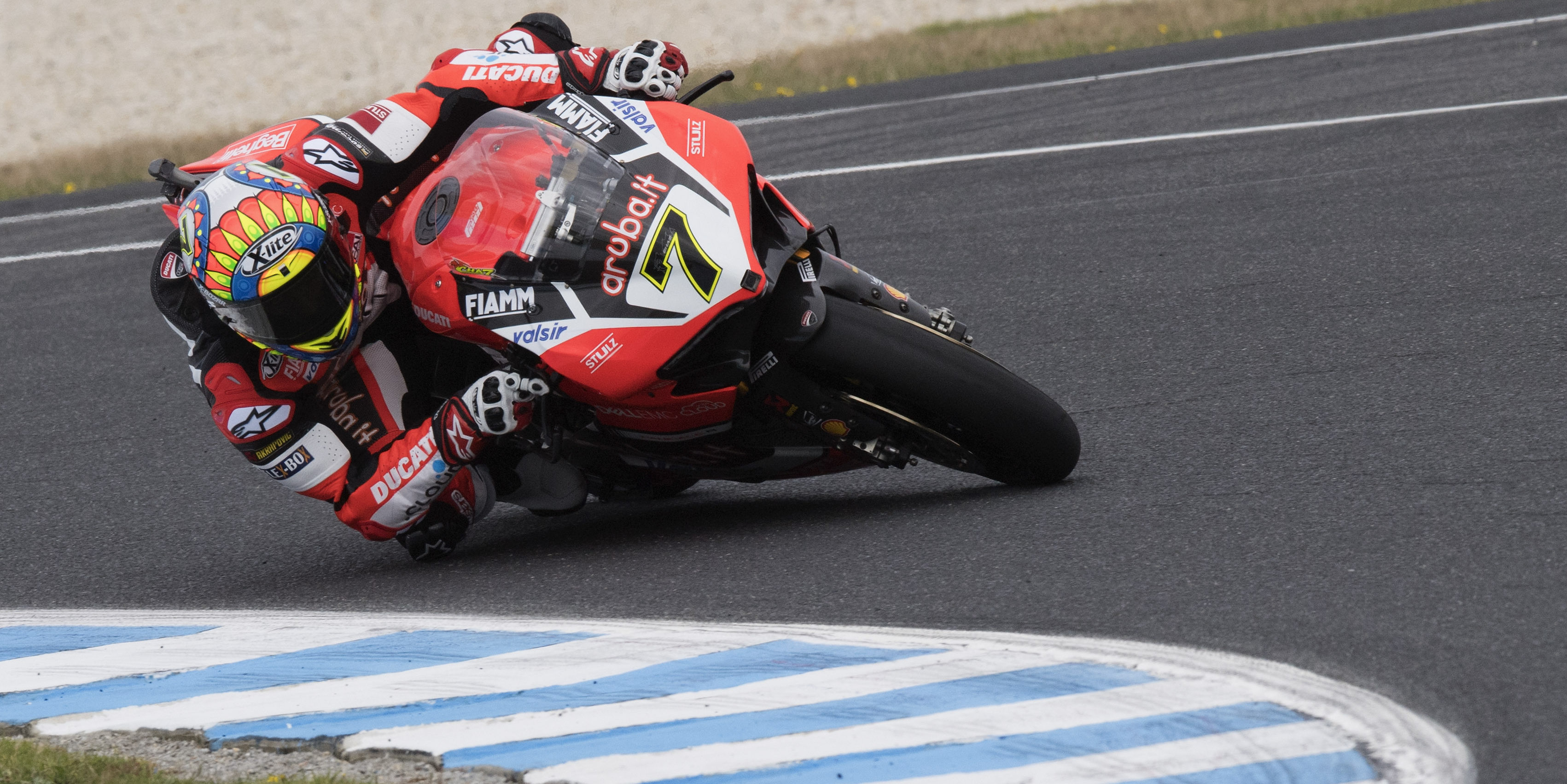 Davies ends Friday top of the pile Down Under