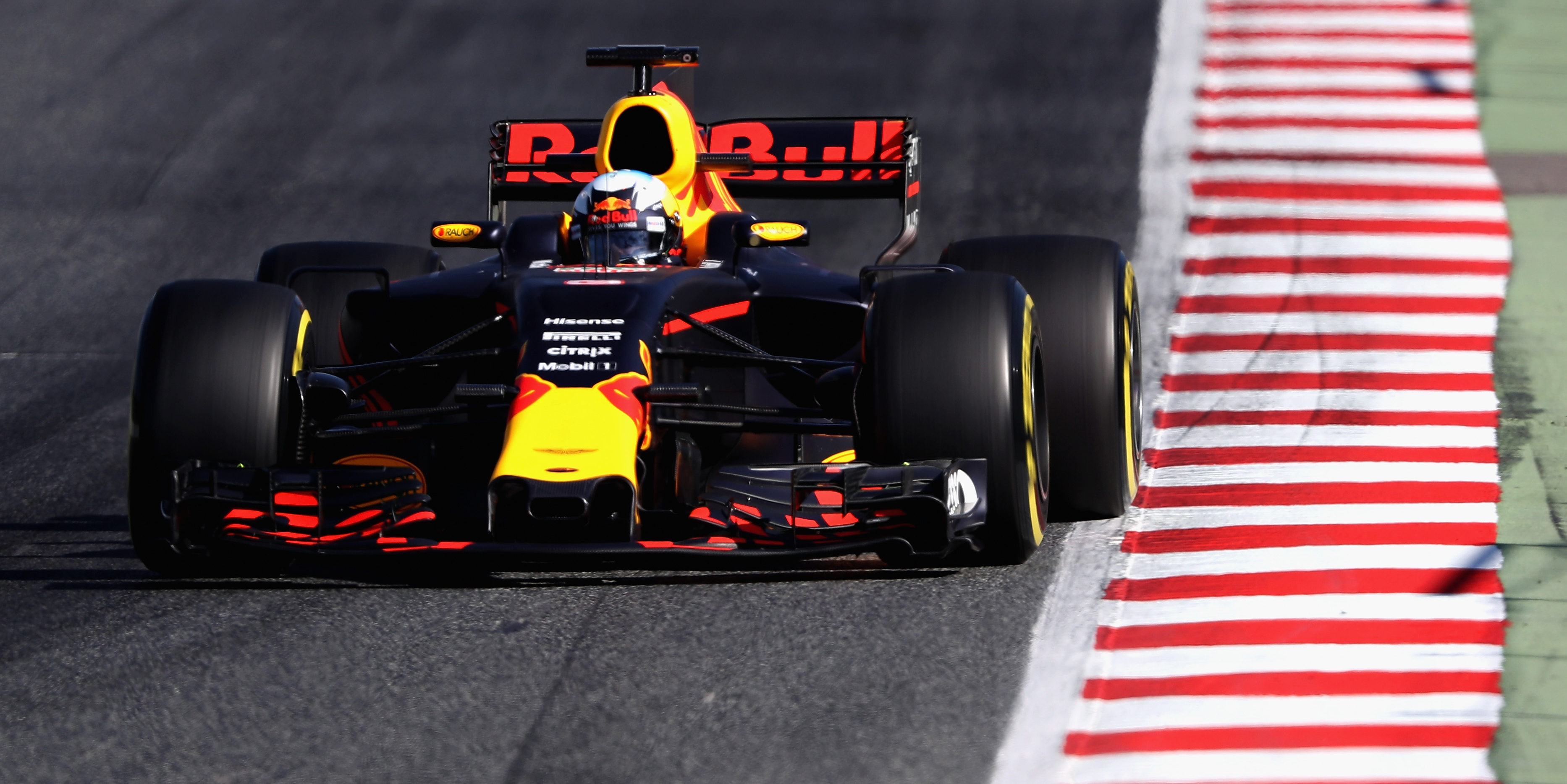 Ricciardo feels Mercedes and Ferrari are ‘very close’