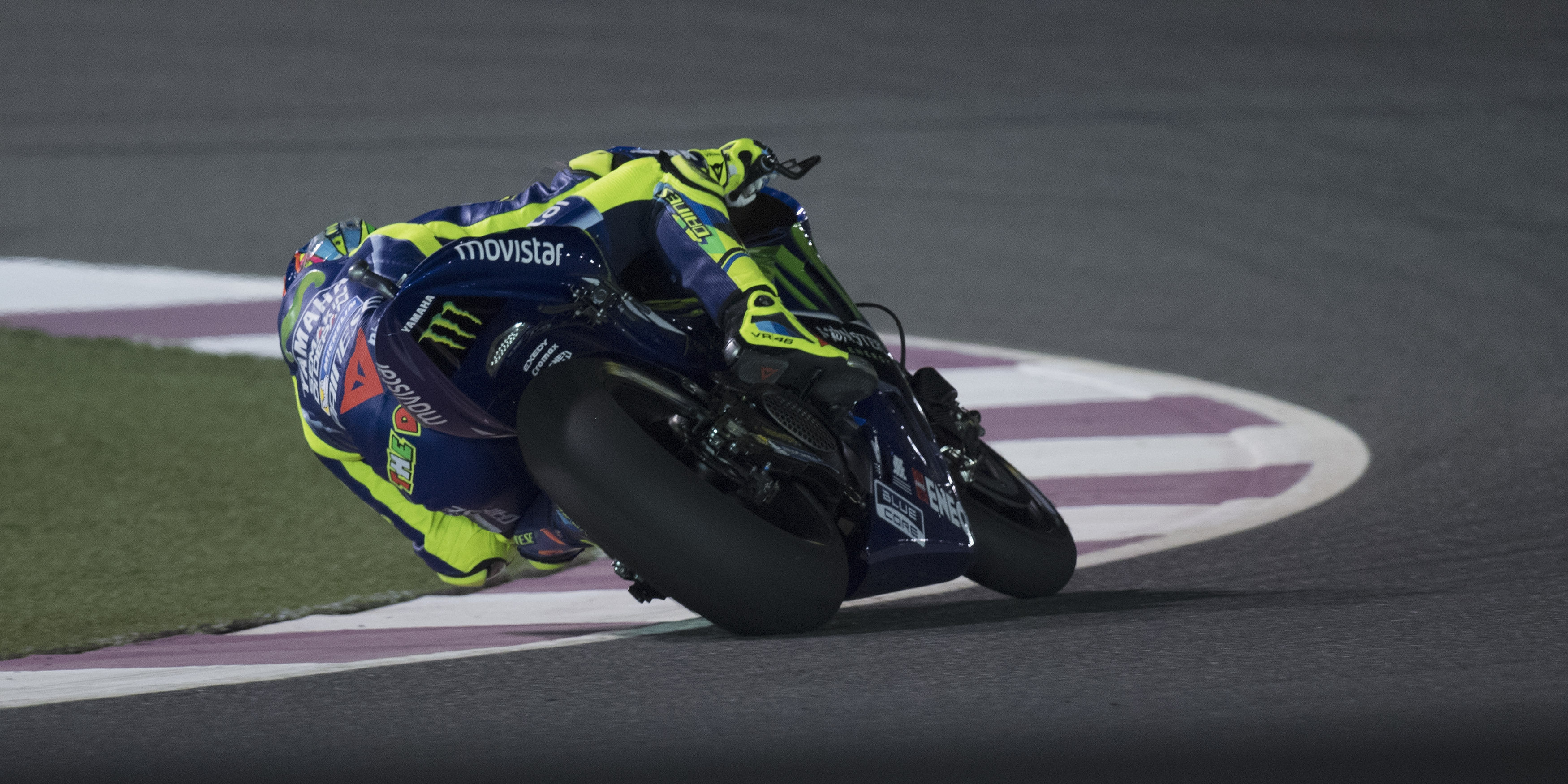 Rossi still losing out on corner entry
