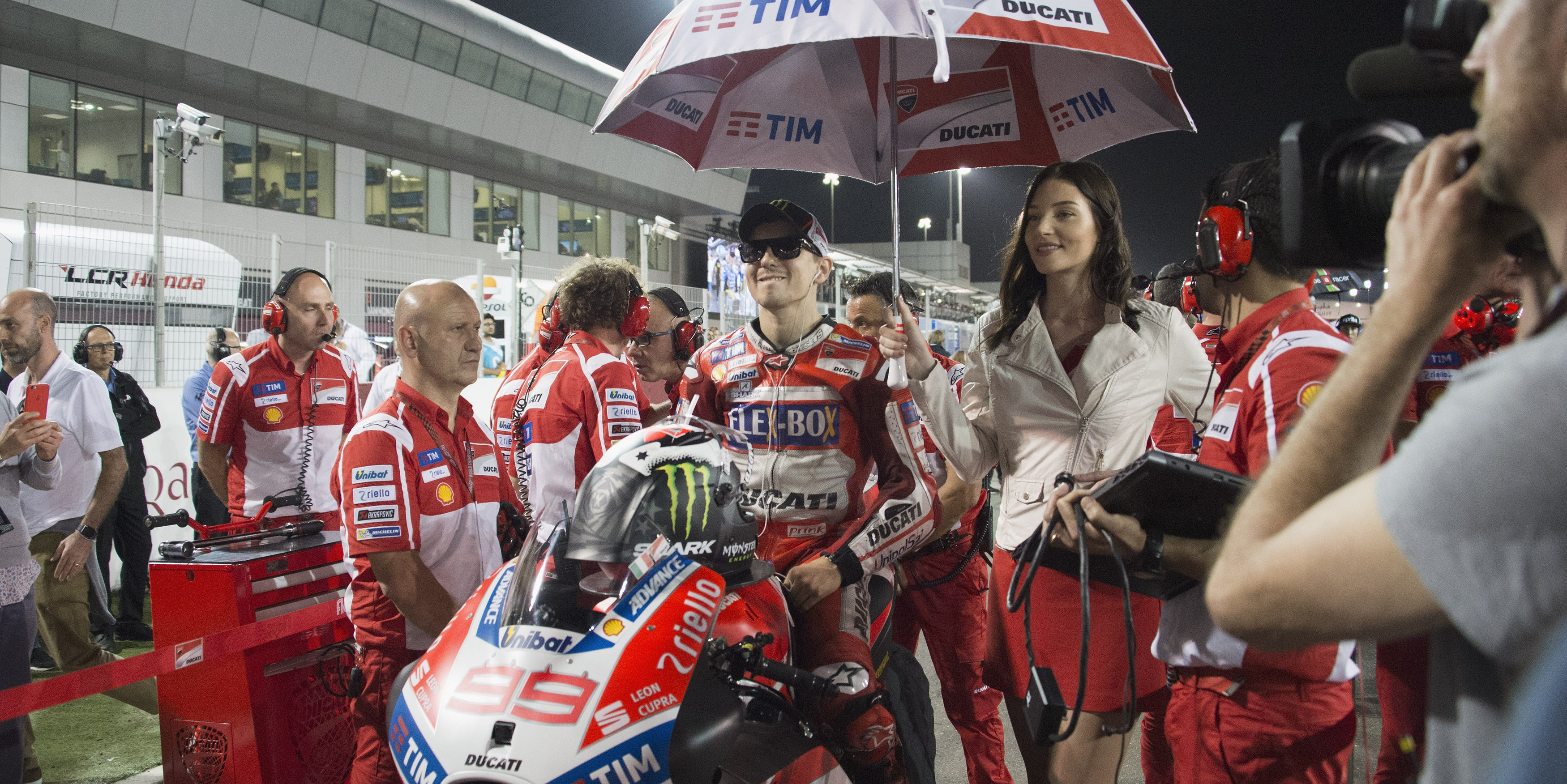 Disappointing Ducati debut for Lorenzo