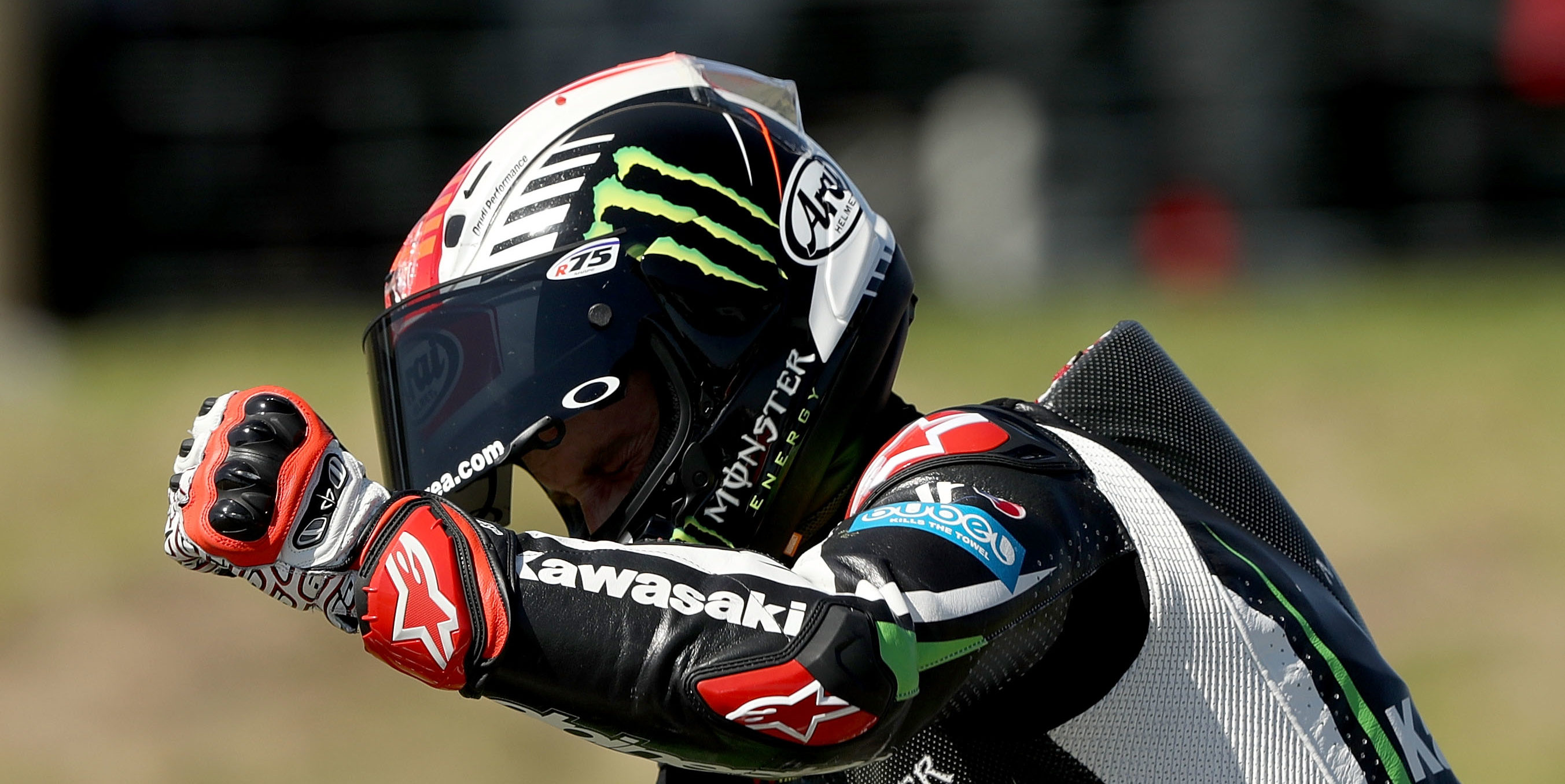 Rea wins dramatic Saturday encounter in Assen