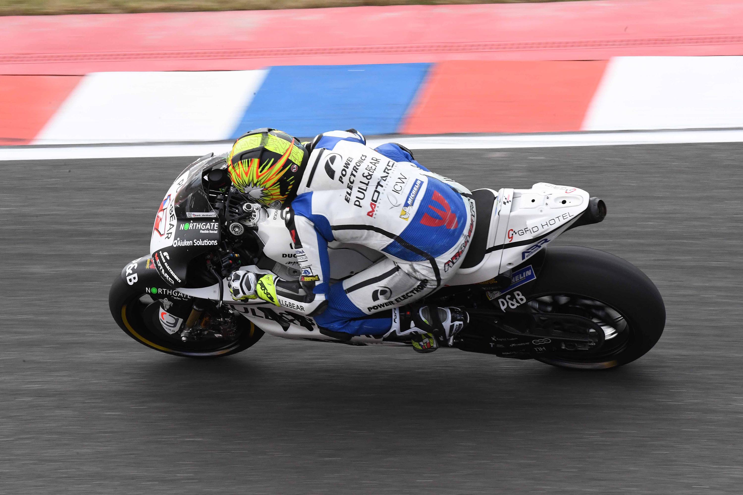 Abraham stuns in damp Argentina qualifying