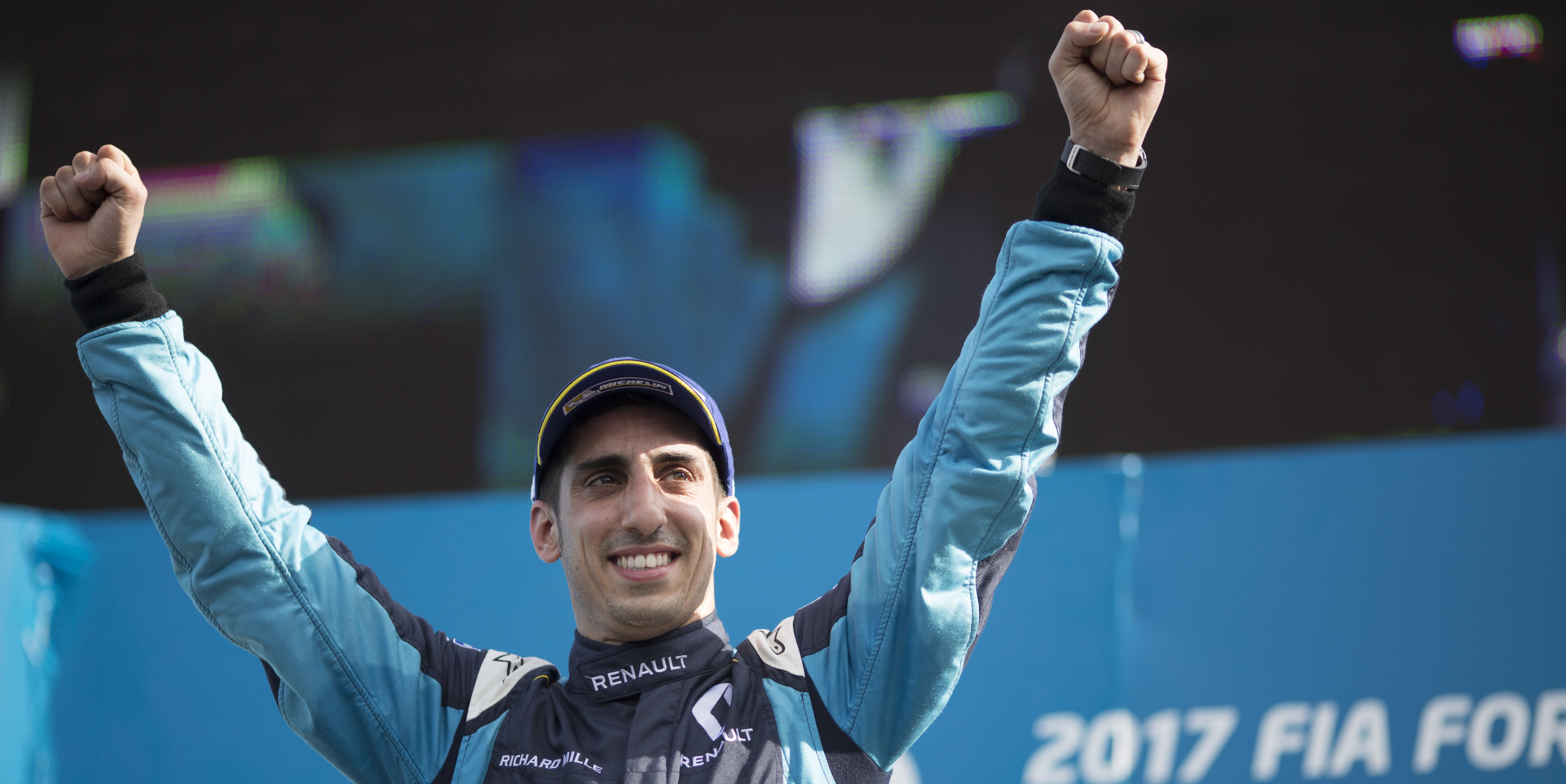 Buemi takes pole for Paris ePrix