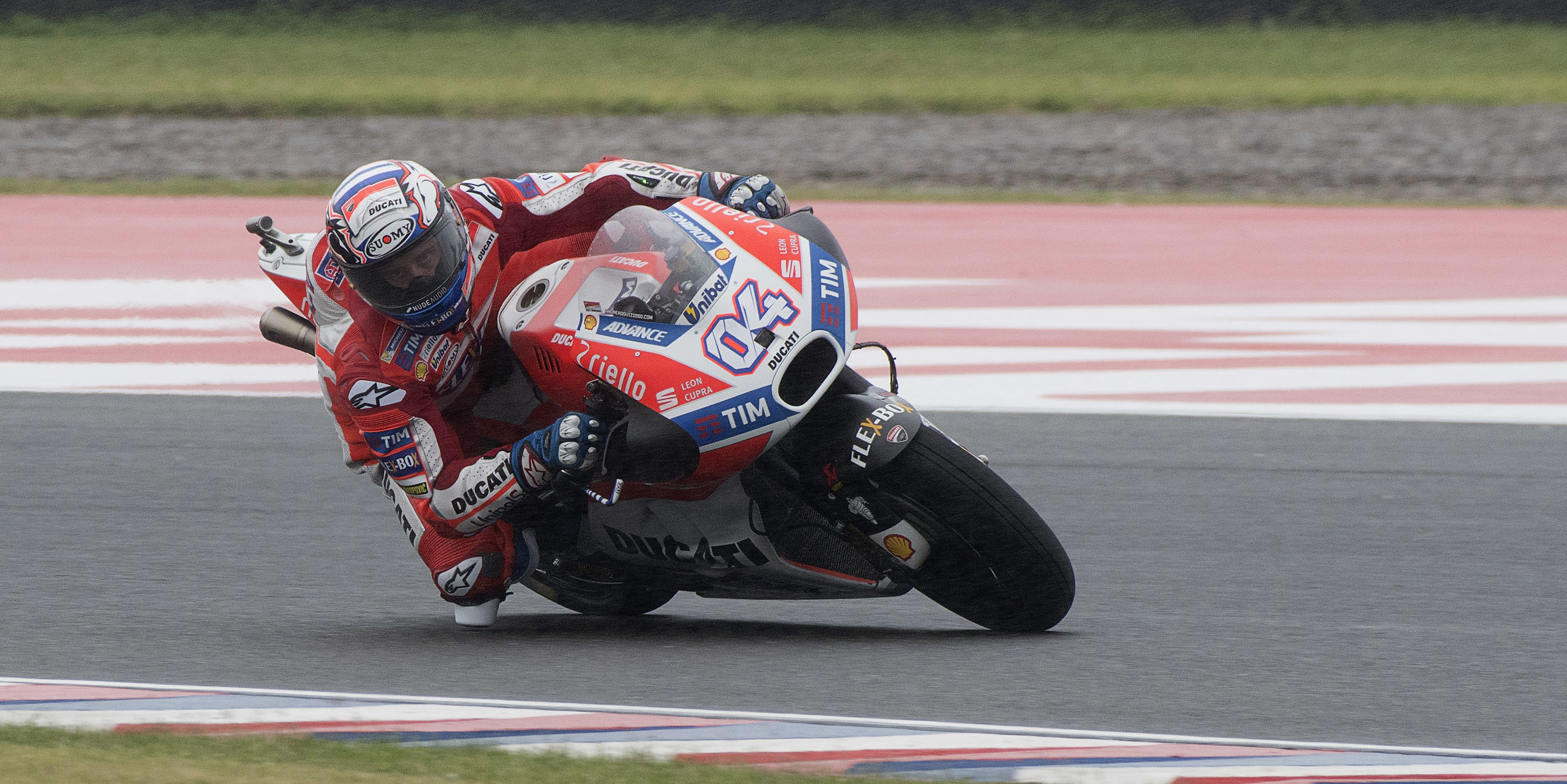 Dovizioso manages conditions to end Friday on top