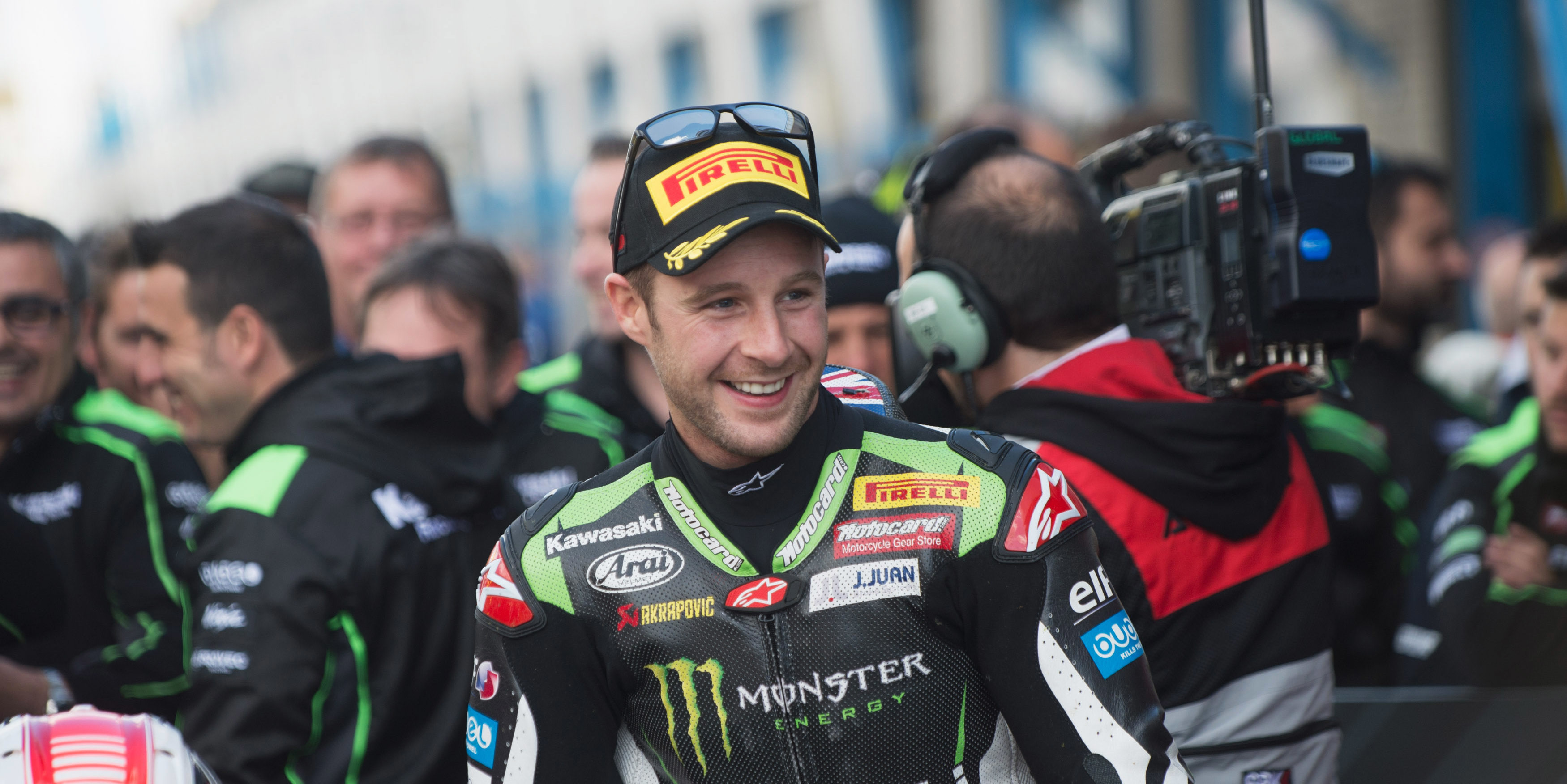 Rea hangs onto top spot in second practice