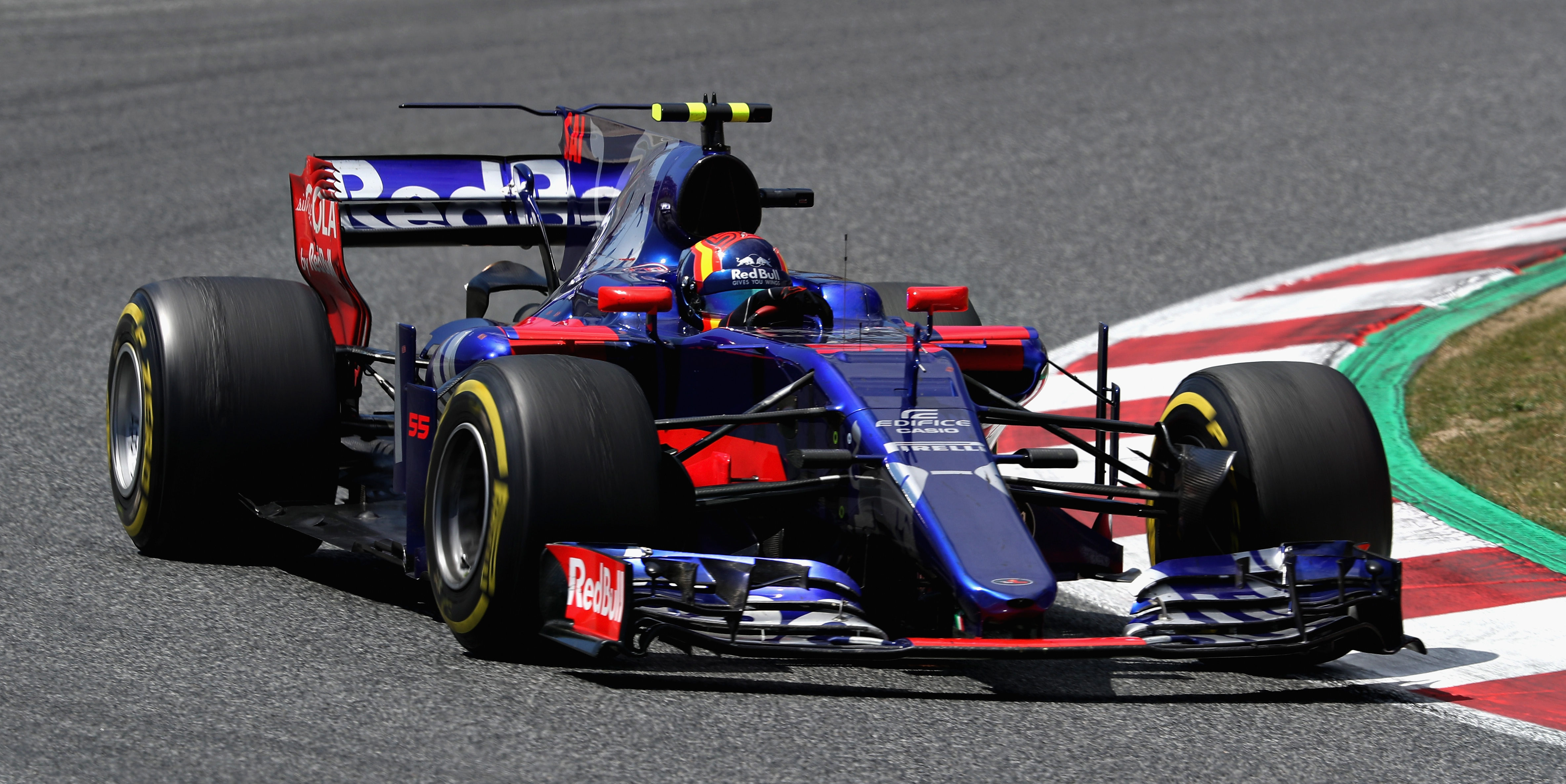 Sainz wants more power from Renault after Sauber battle