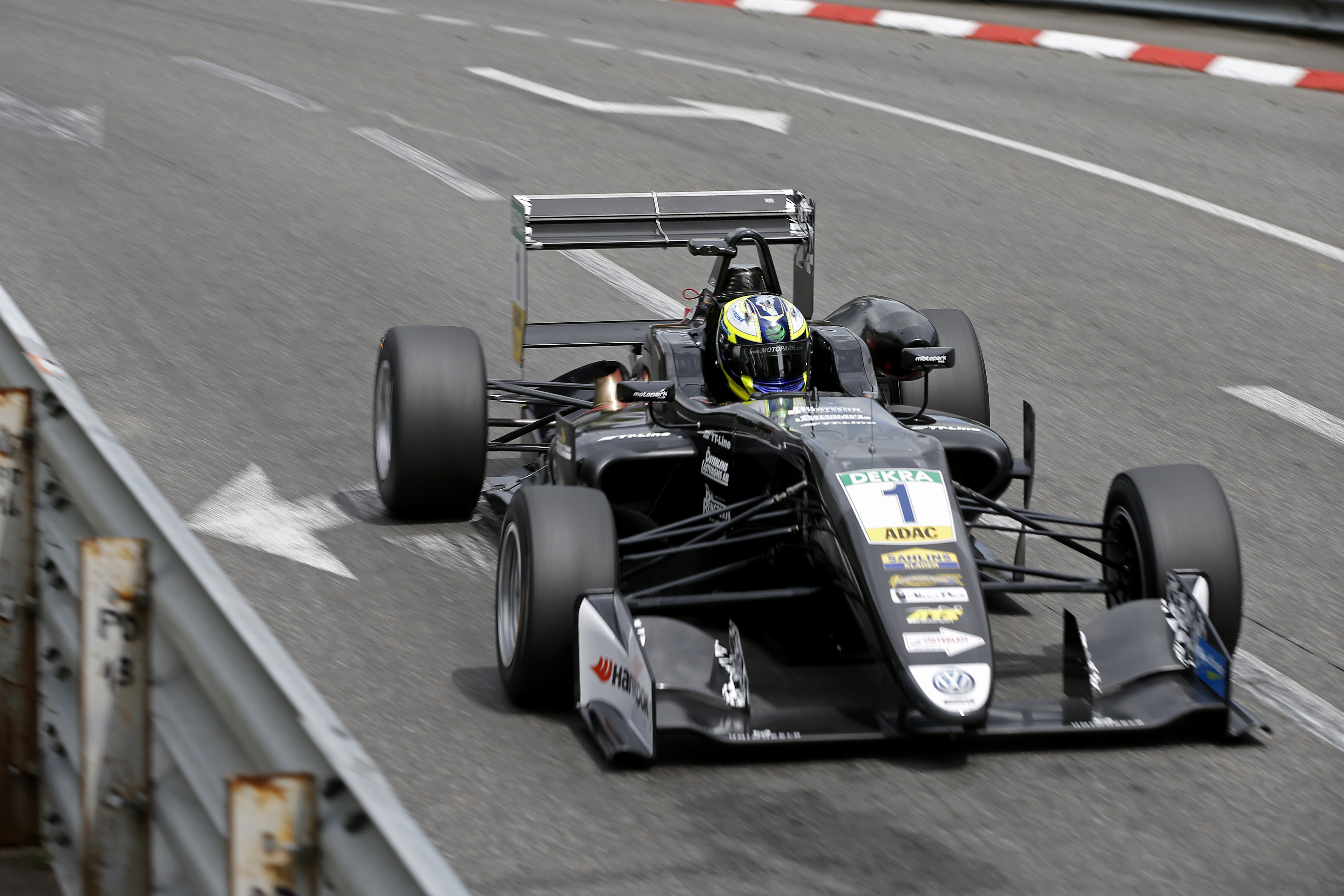 Eriksson wins manic opening F3 race at Pau