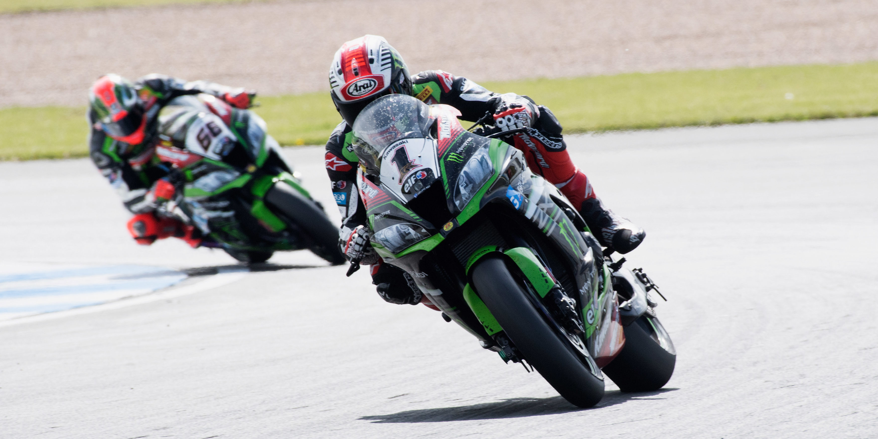 Rea edges Sykes to end Friday on top