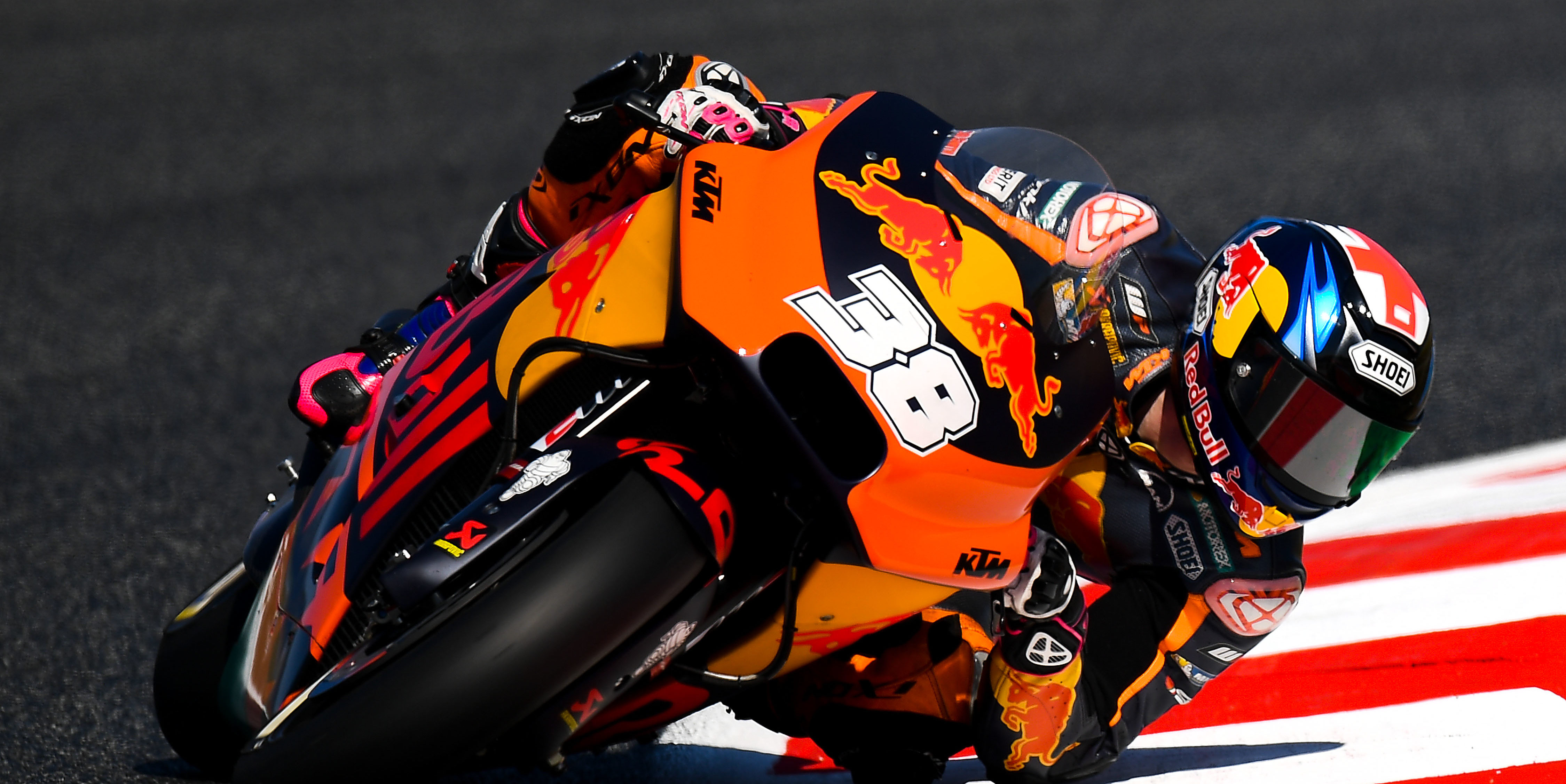 Smith out of Catalunya GP with finger injury