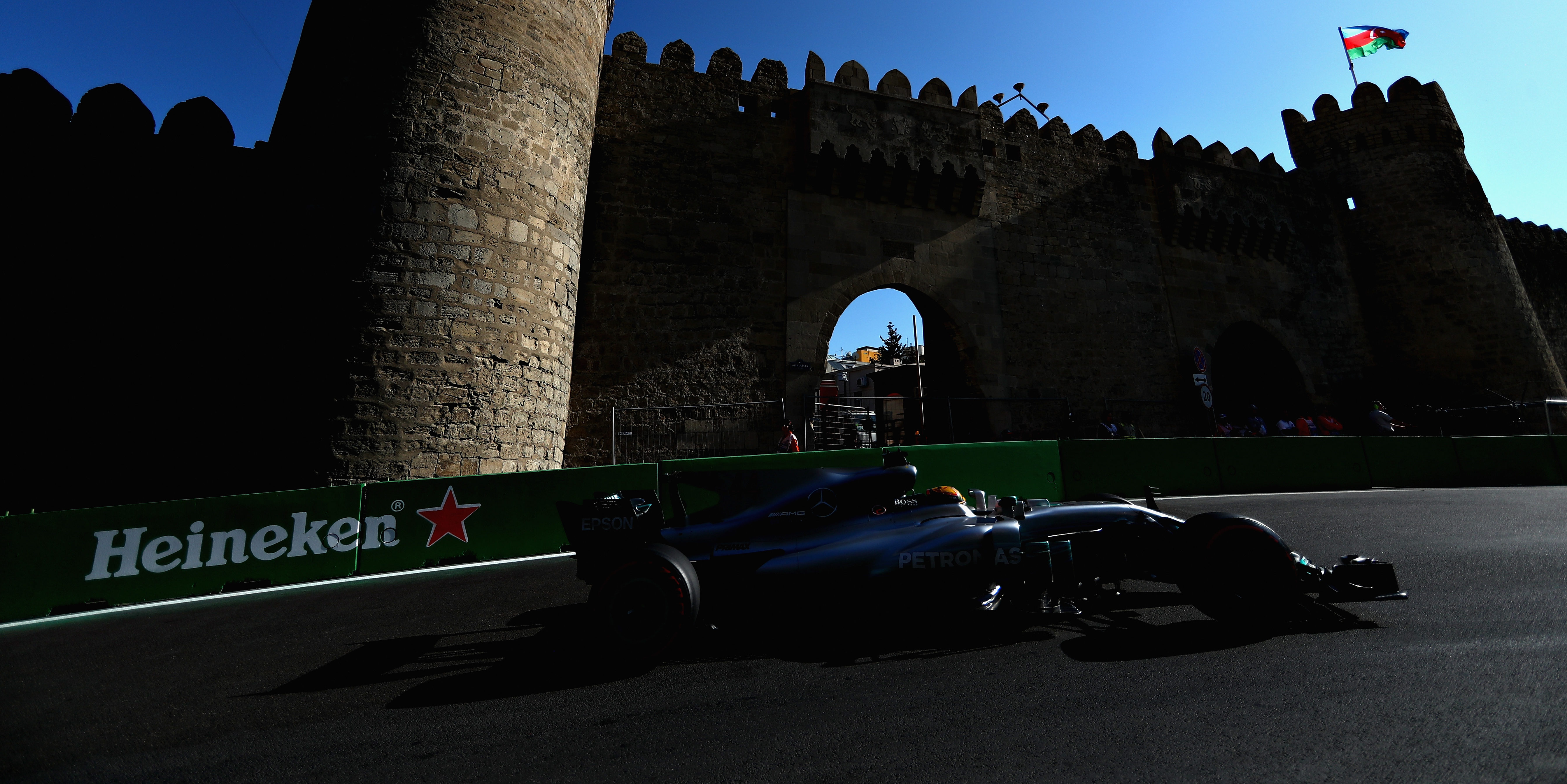Hamilton expecting a difficult race in Azerbaijan
