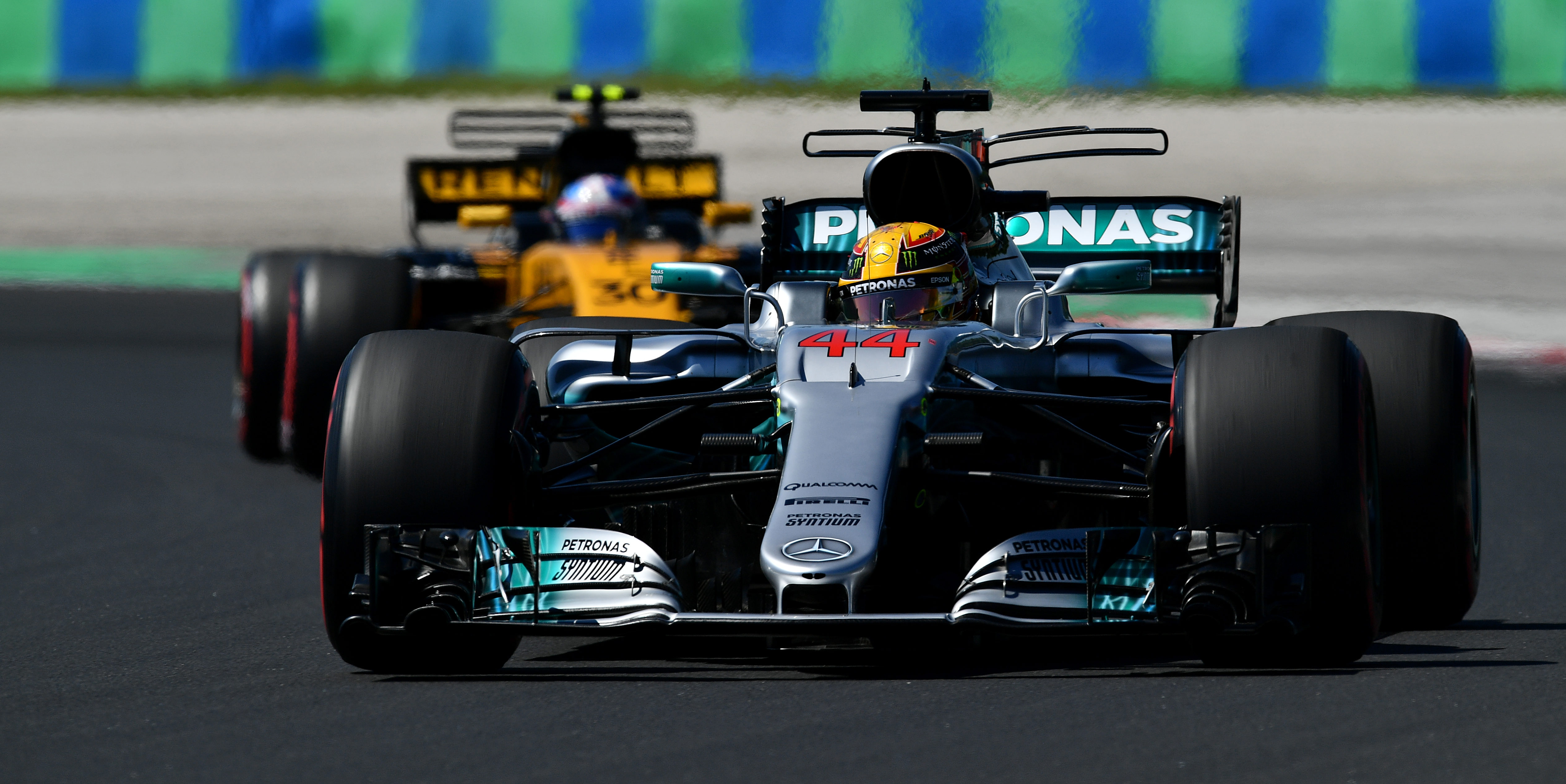 Crack in fibre optic cable caused Mercedes’ radio woes