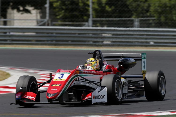 Gunther wins race one at Norisring after leaders collide