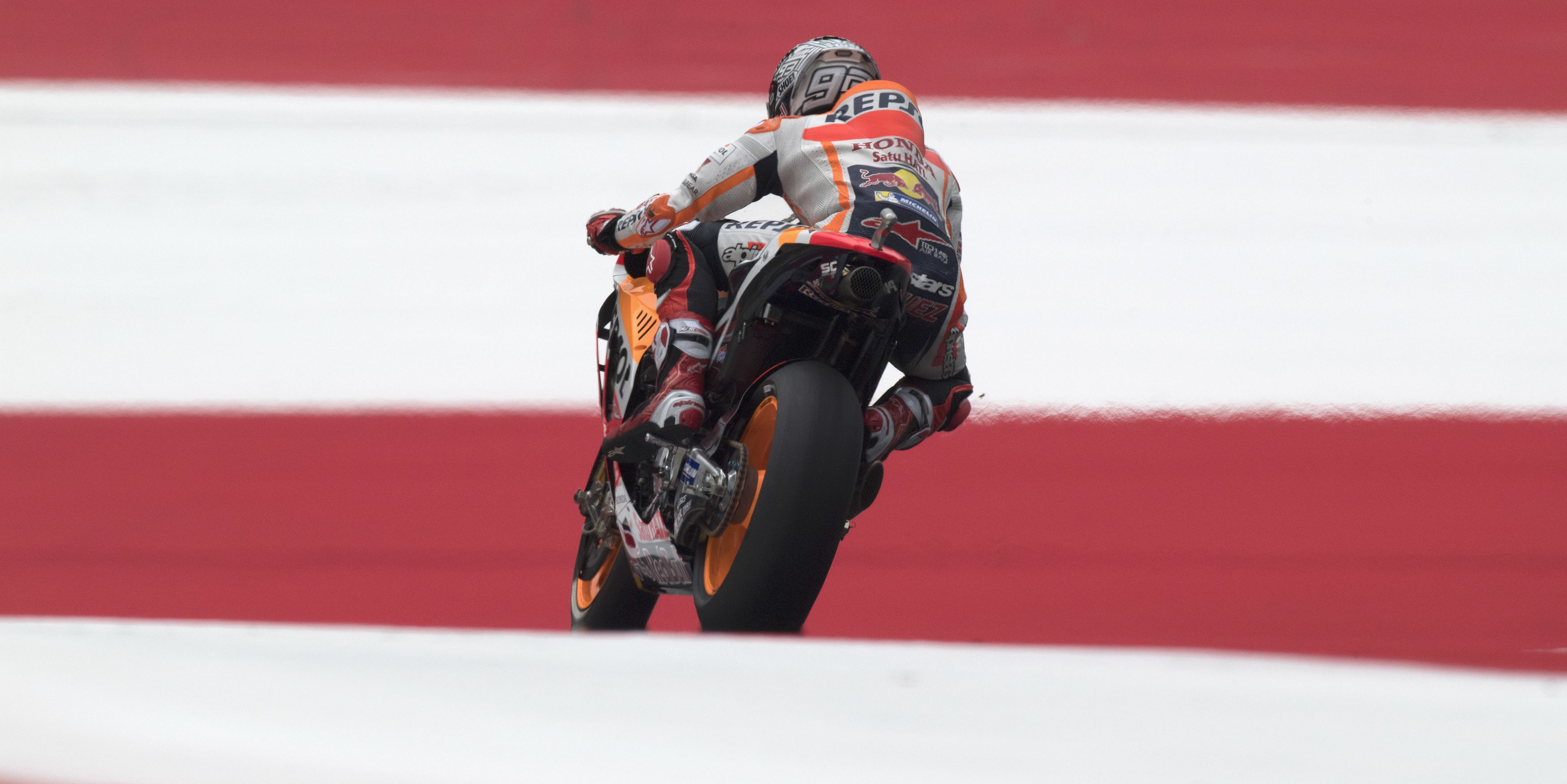 Marquez obliterates field in third practice