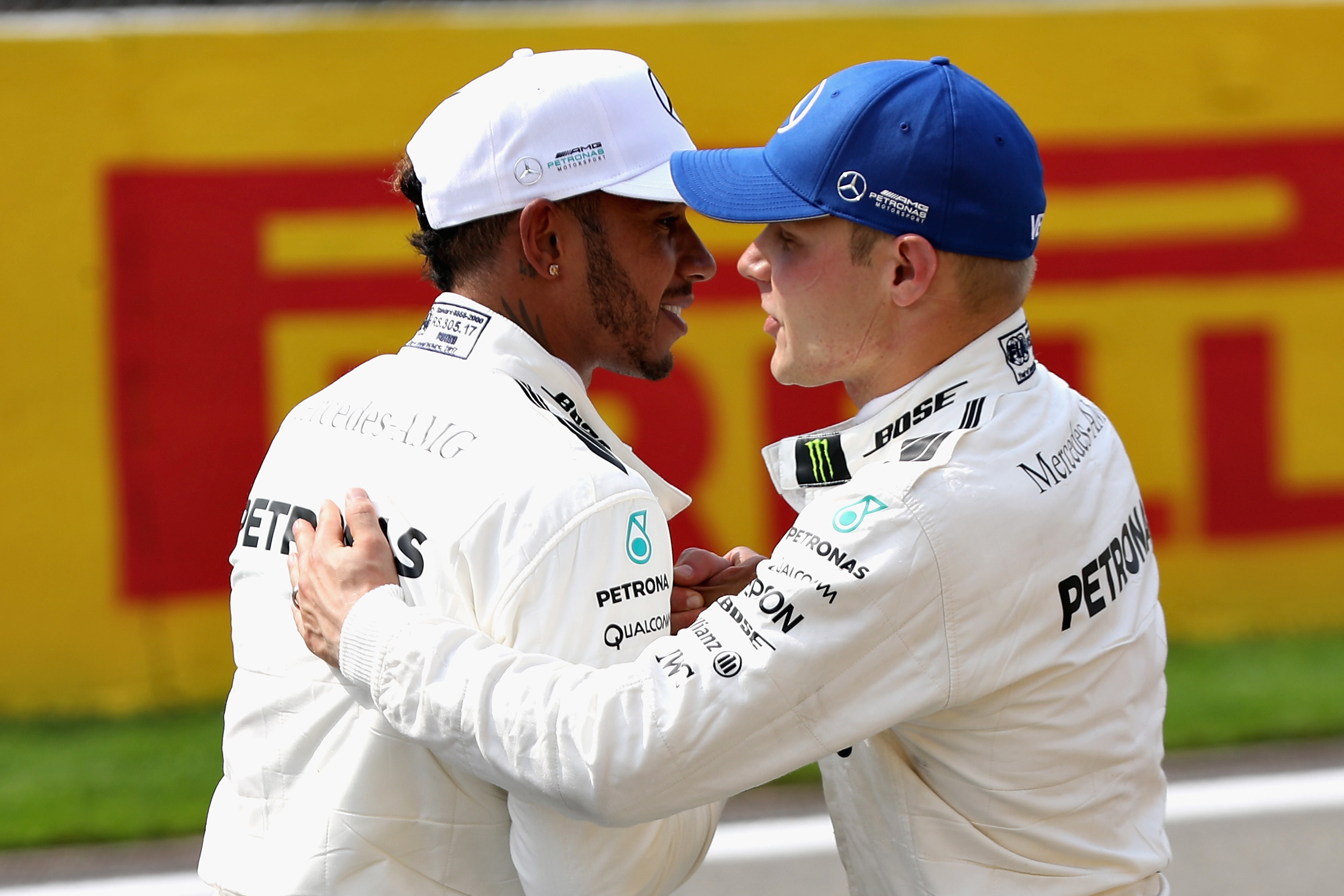 Lauda wants Mercedes to favour Hamilton for ’17 title