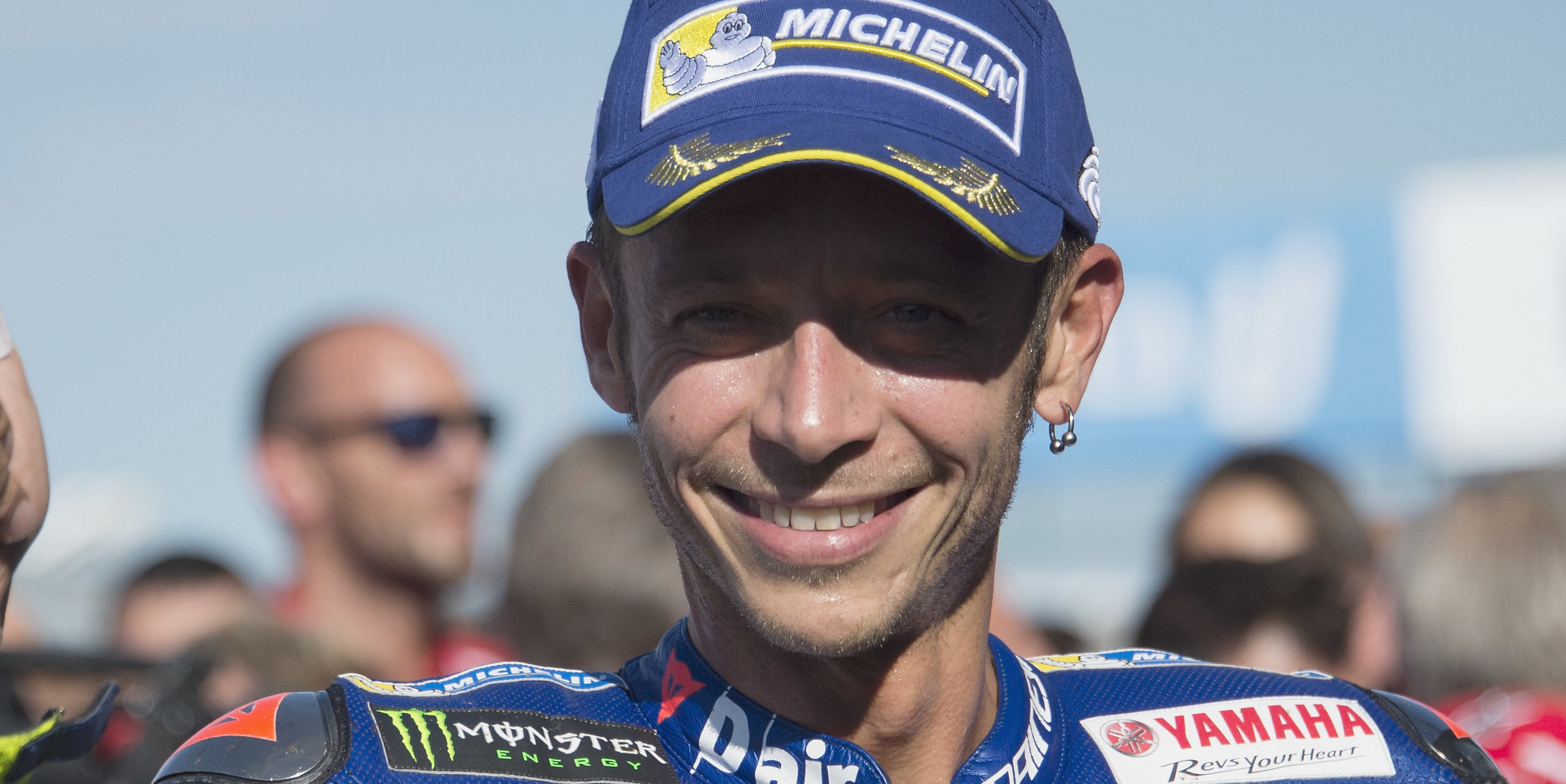 Rossi suffers suspected leg break in training crash