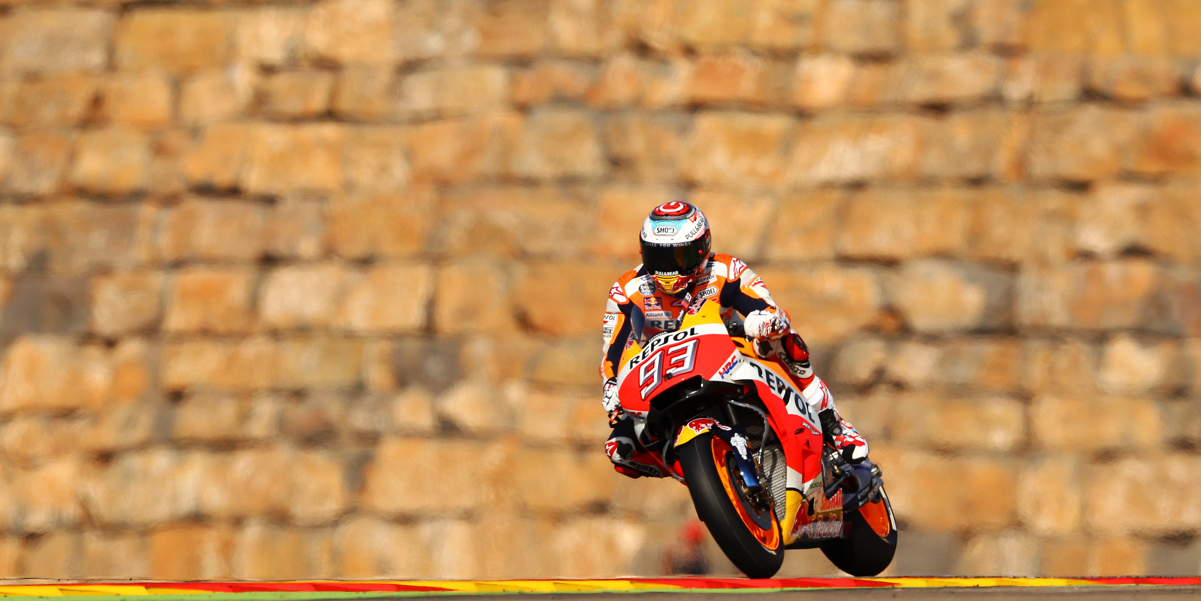 Marquez seals crucial Aragon win as title rivals falter