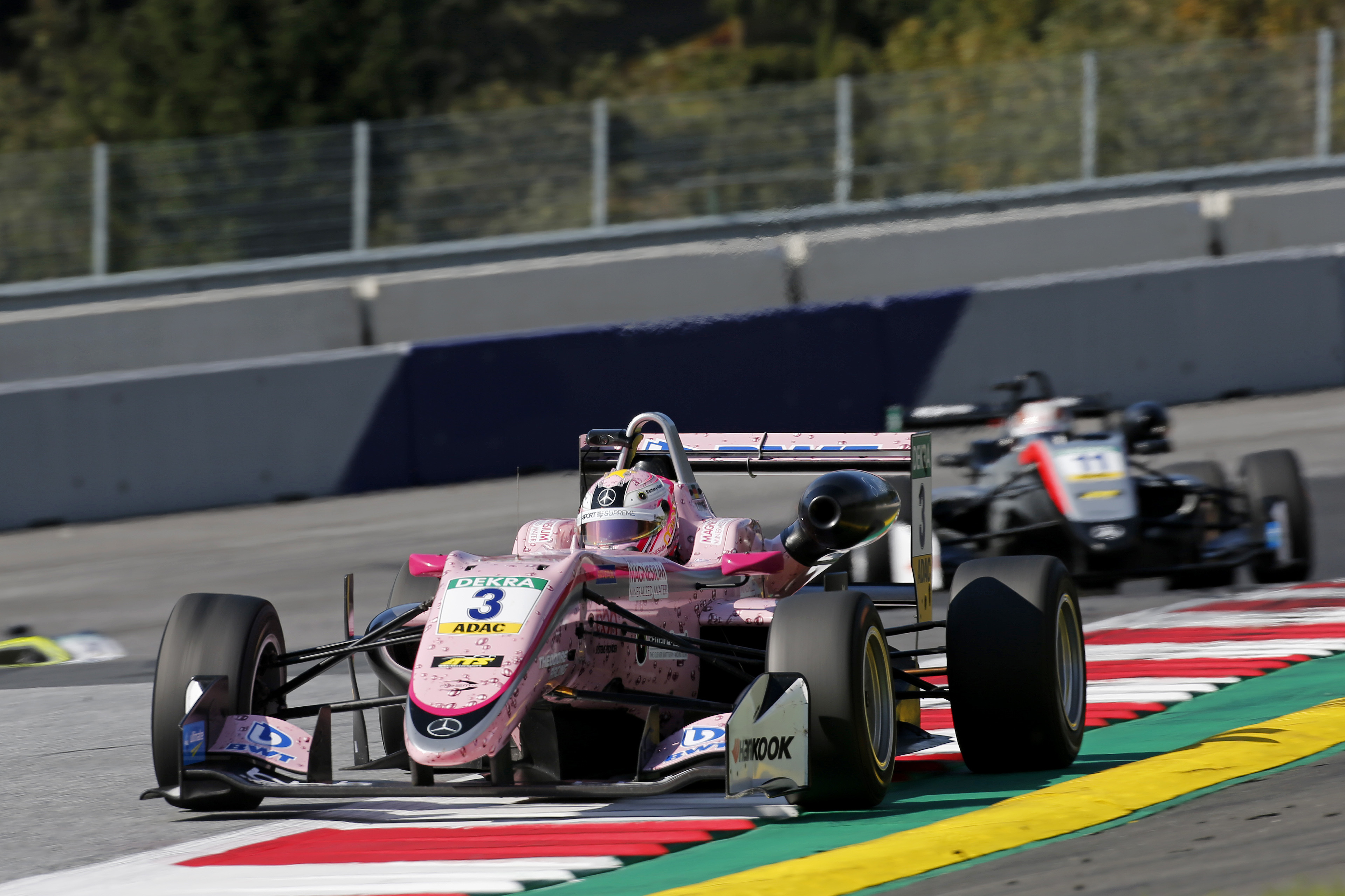 Last lap drama gives Gunther title hope
