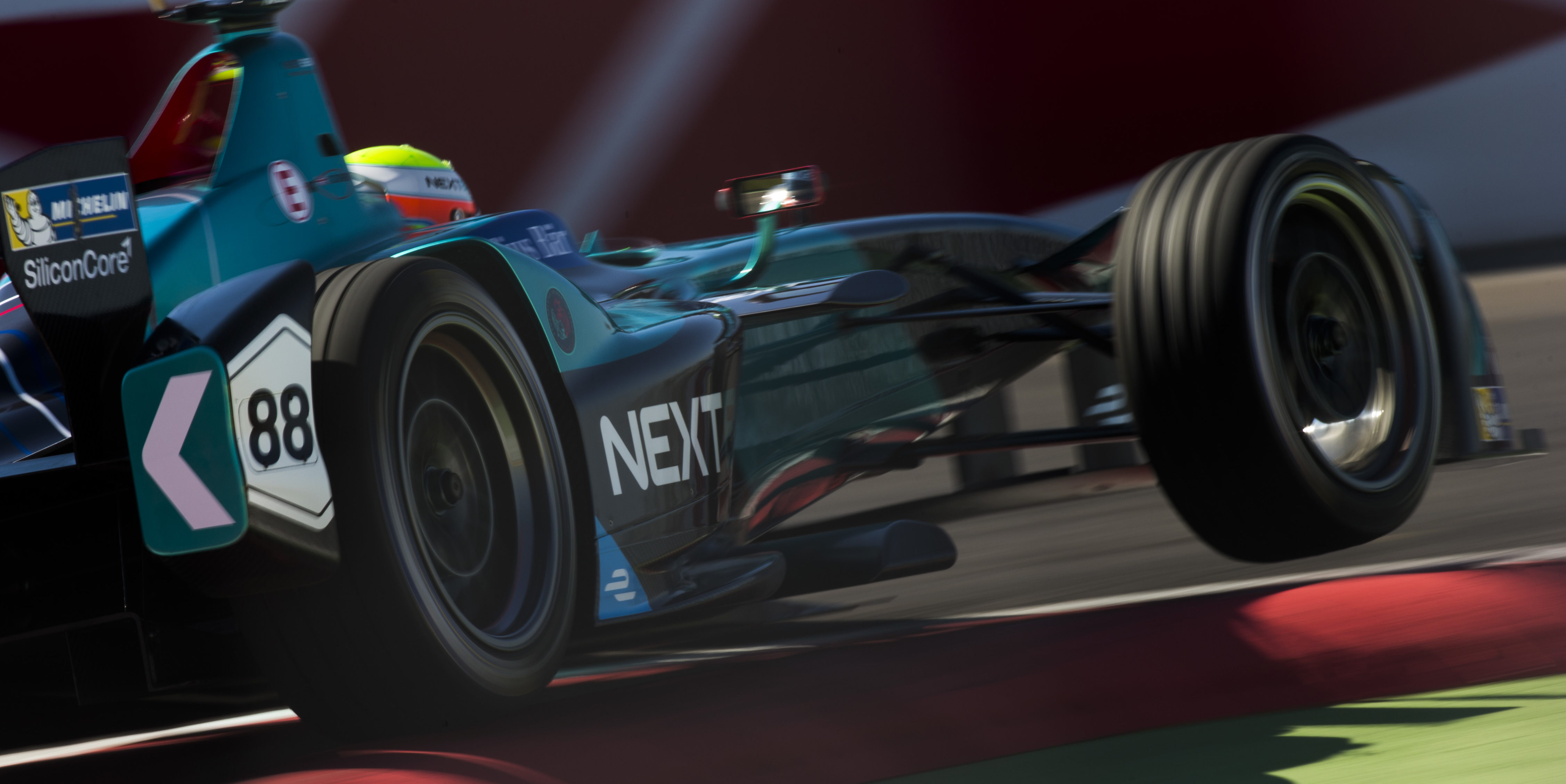 Turvey fastest in first day of 2017-18 preseason testing