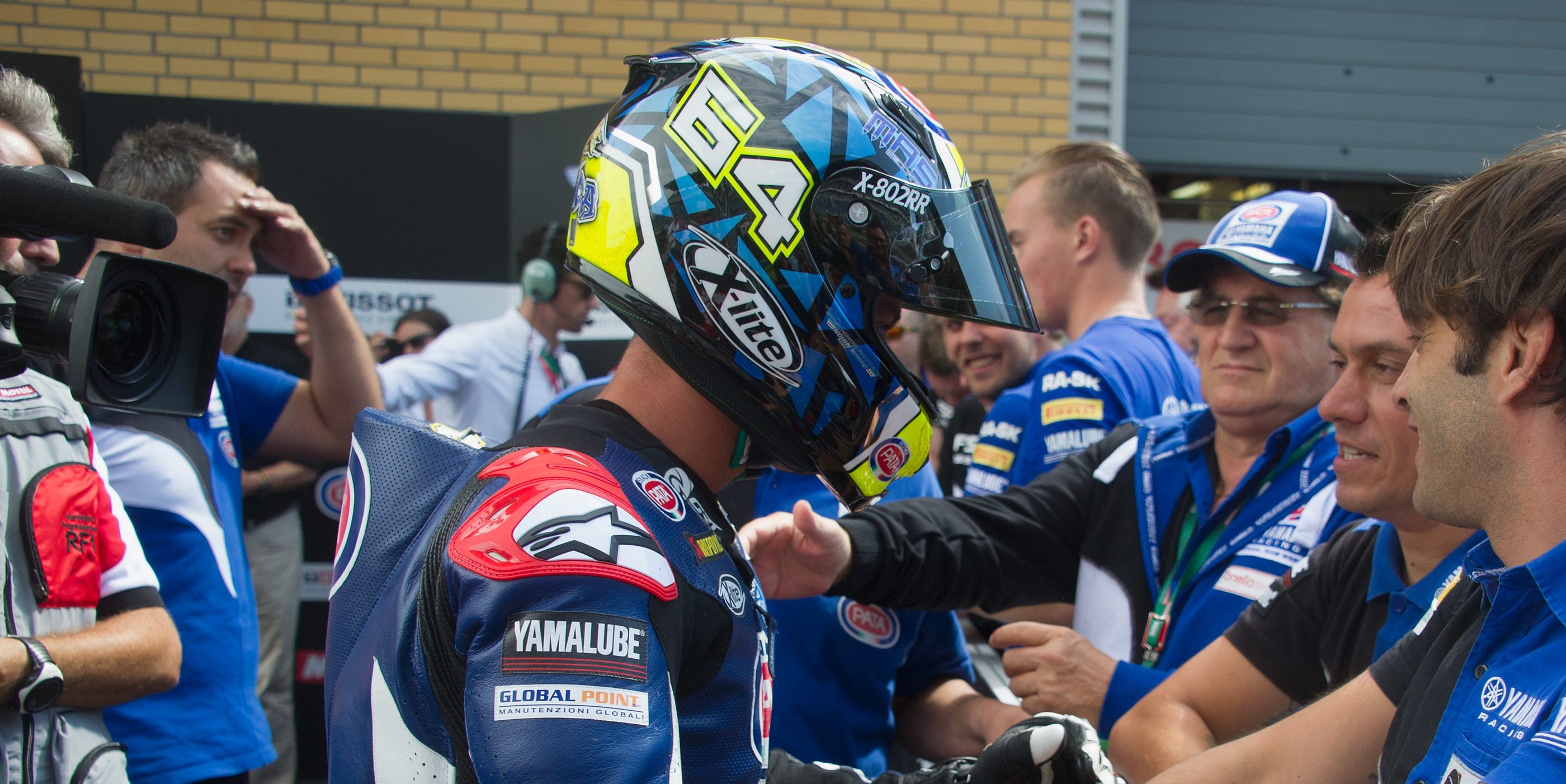 Caricasulo pips Cluzel to Jerez win as Mahias puts one hand on title