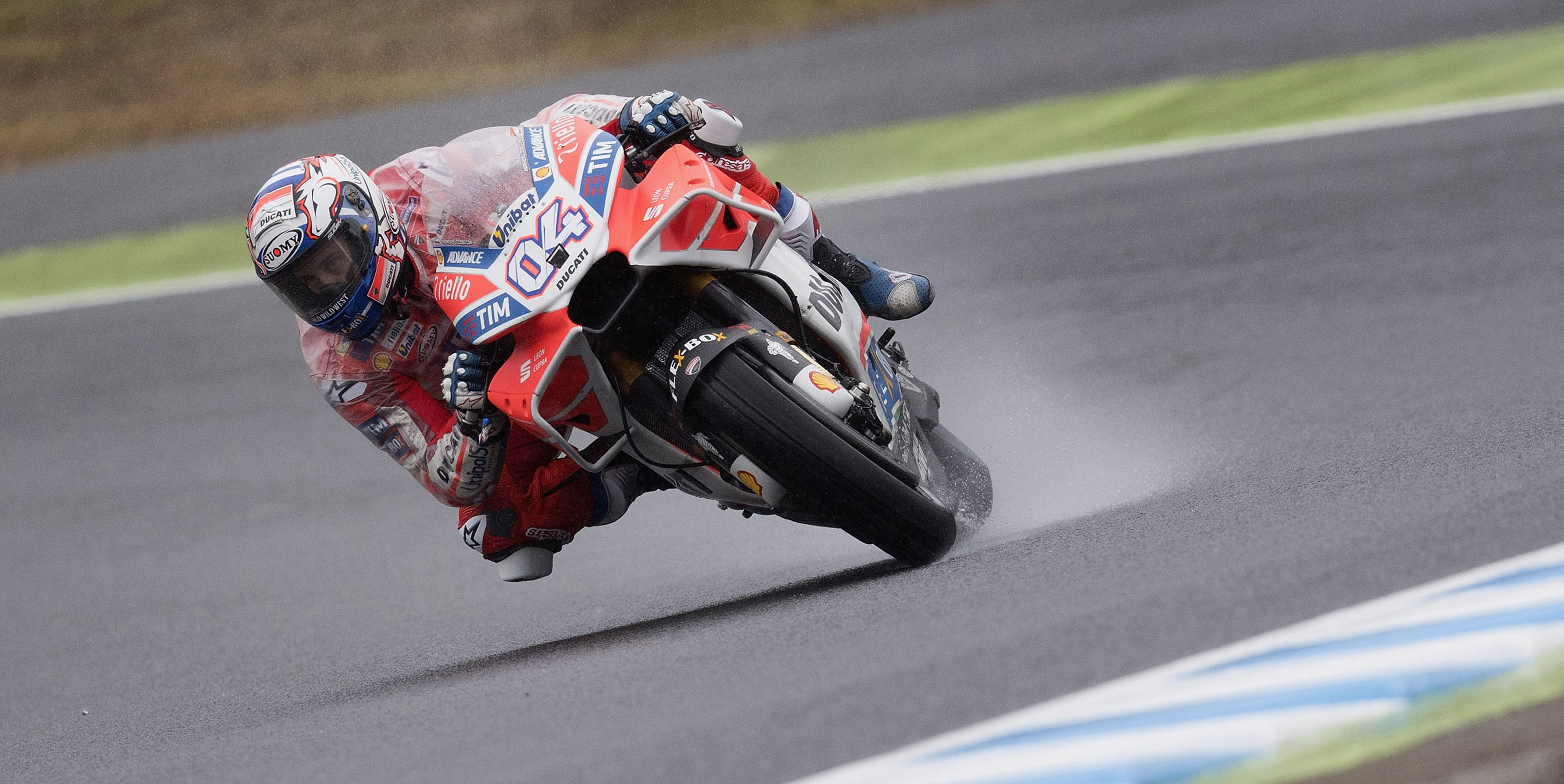 Dovizioso beats Marquez in thrilling Motegi battle to close in on standings lead
