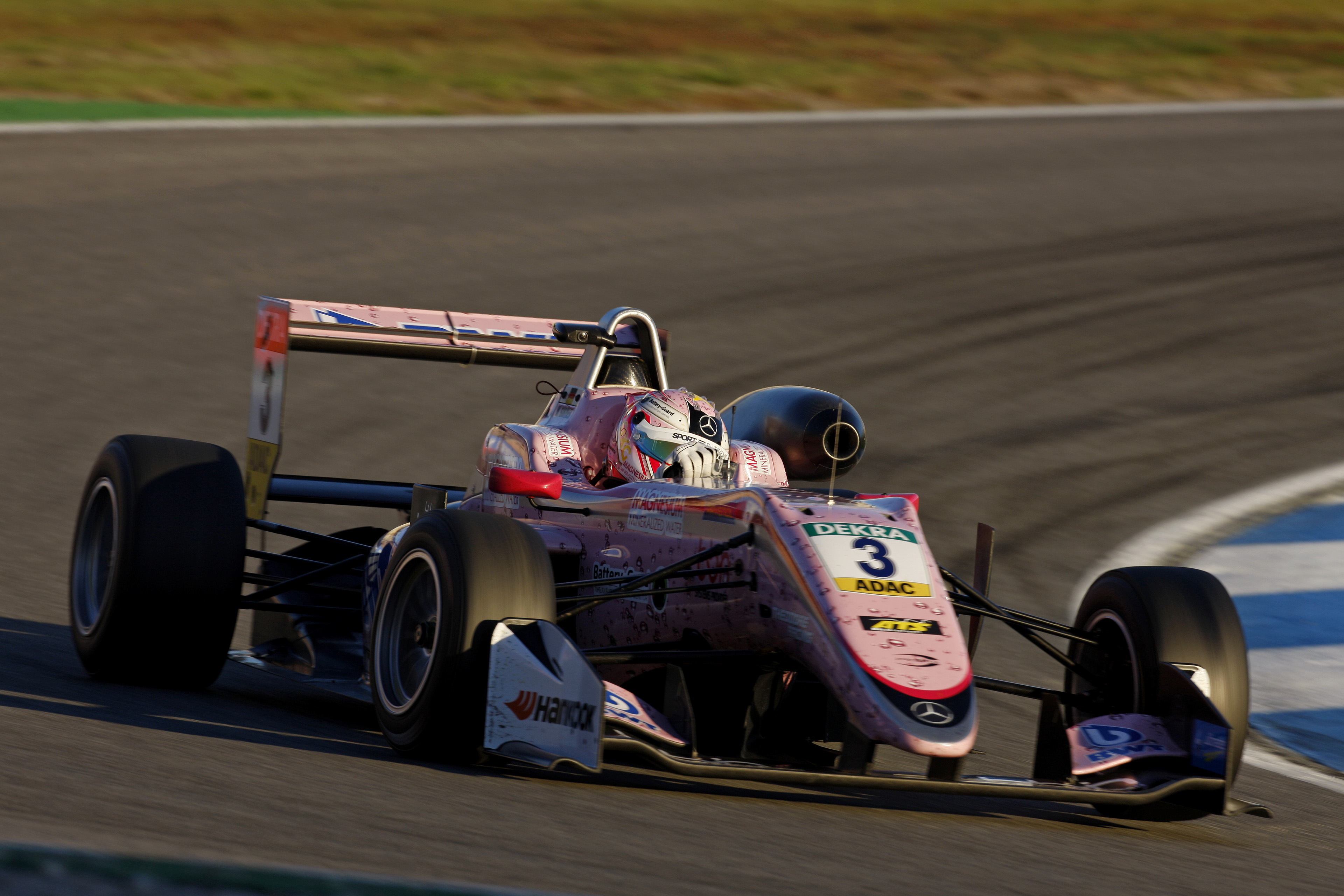 Gunther claims victory in F3 season finale