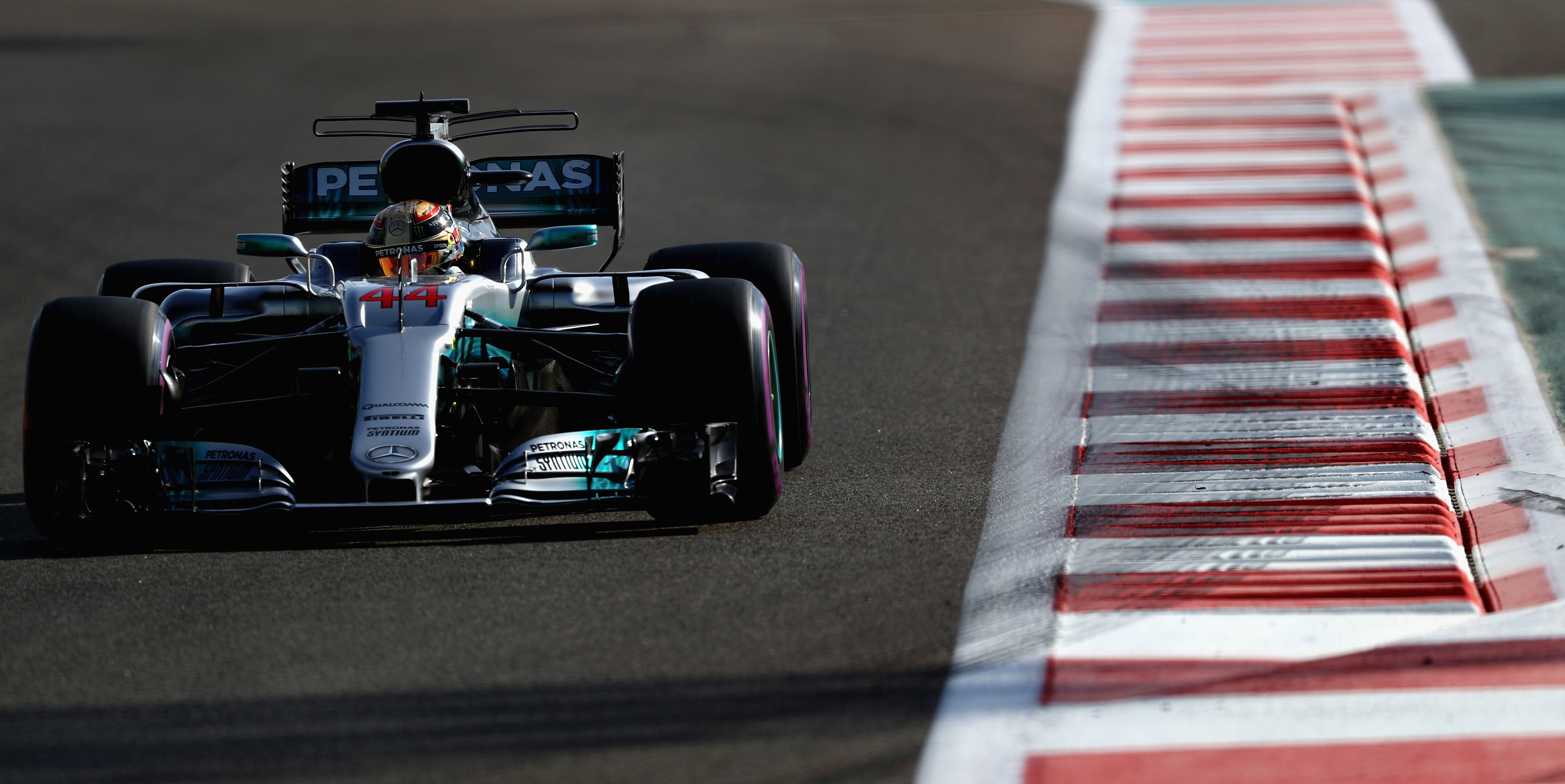 Hamilton leads as Mercedes dominates in FP3
