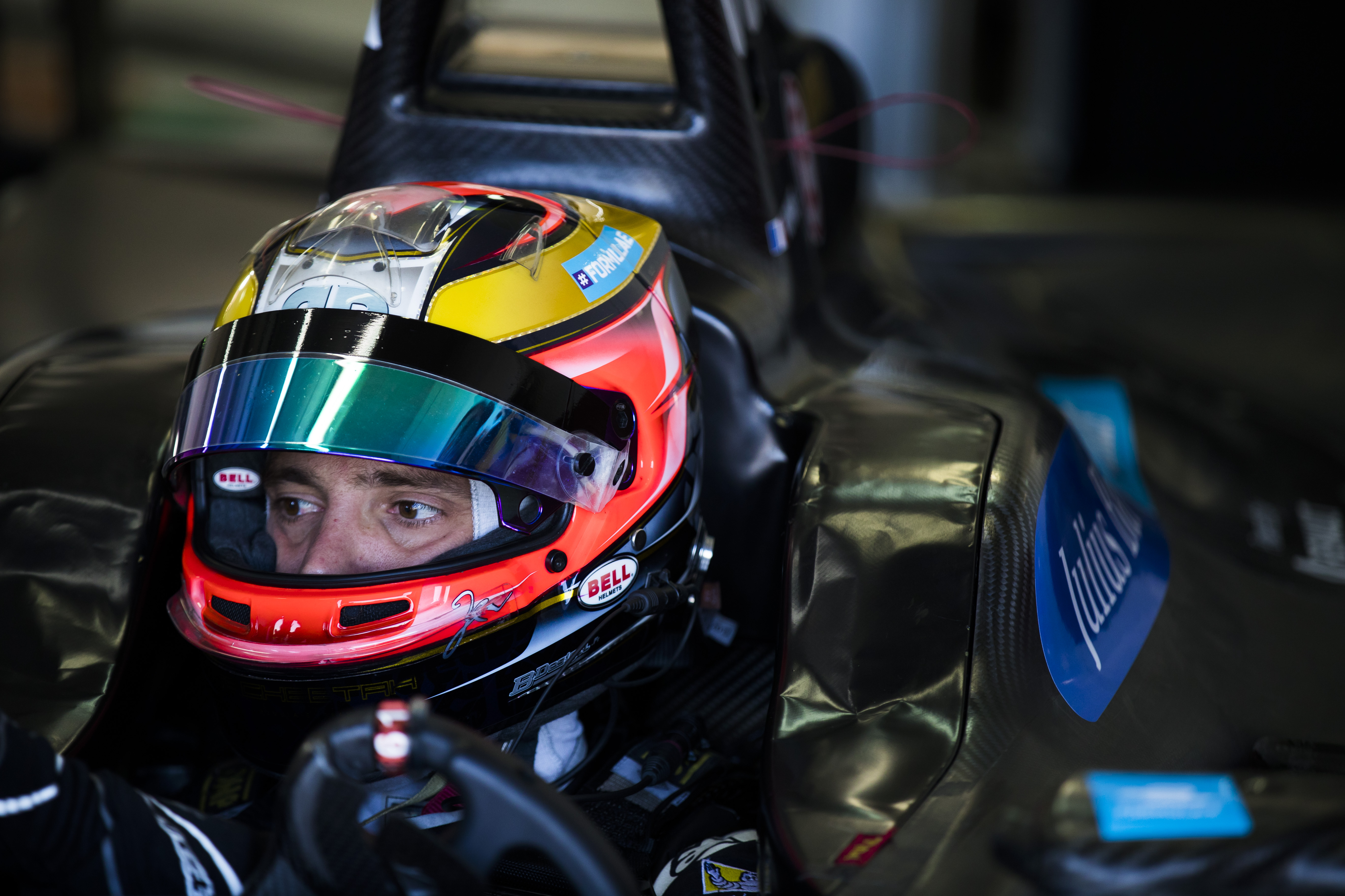 Vergne takes Hong Kong pole with a spin