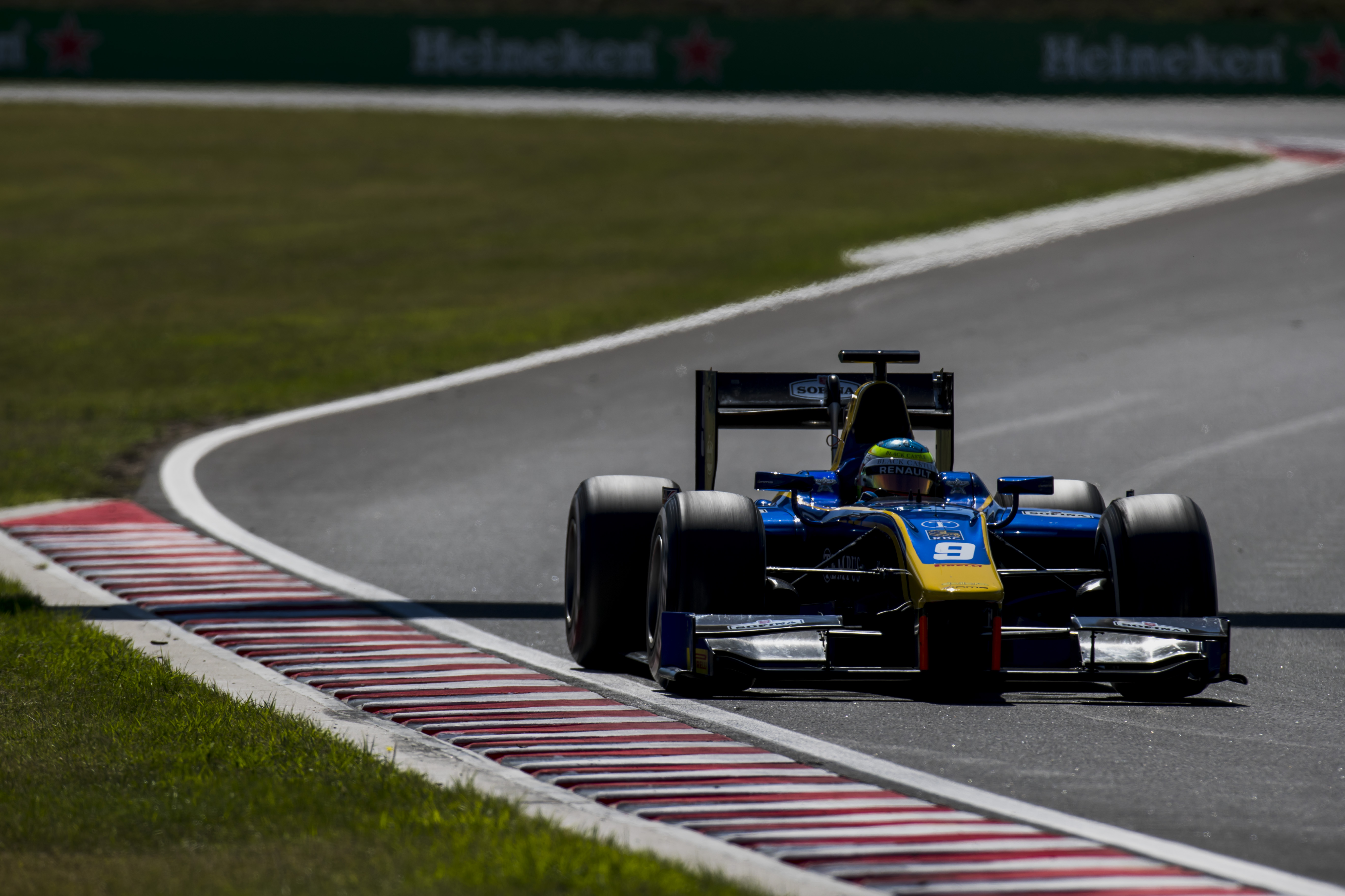 Rowland praises F2’s ‘stern’ stance on tyres