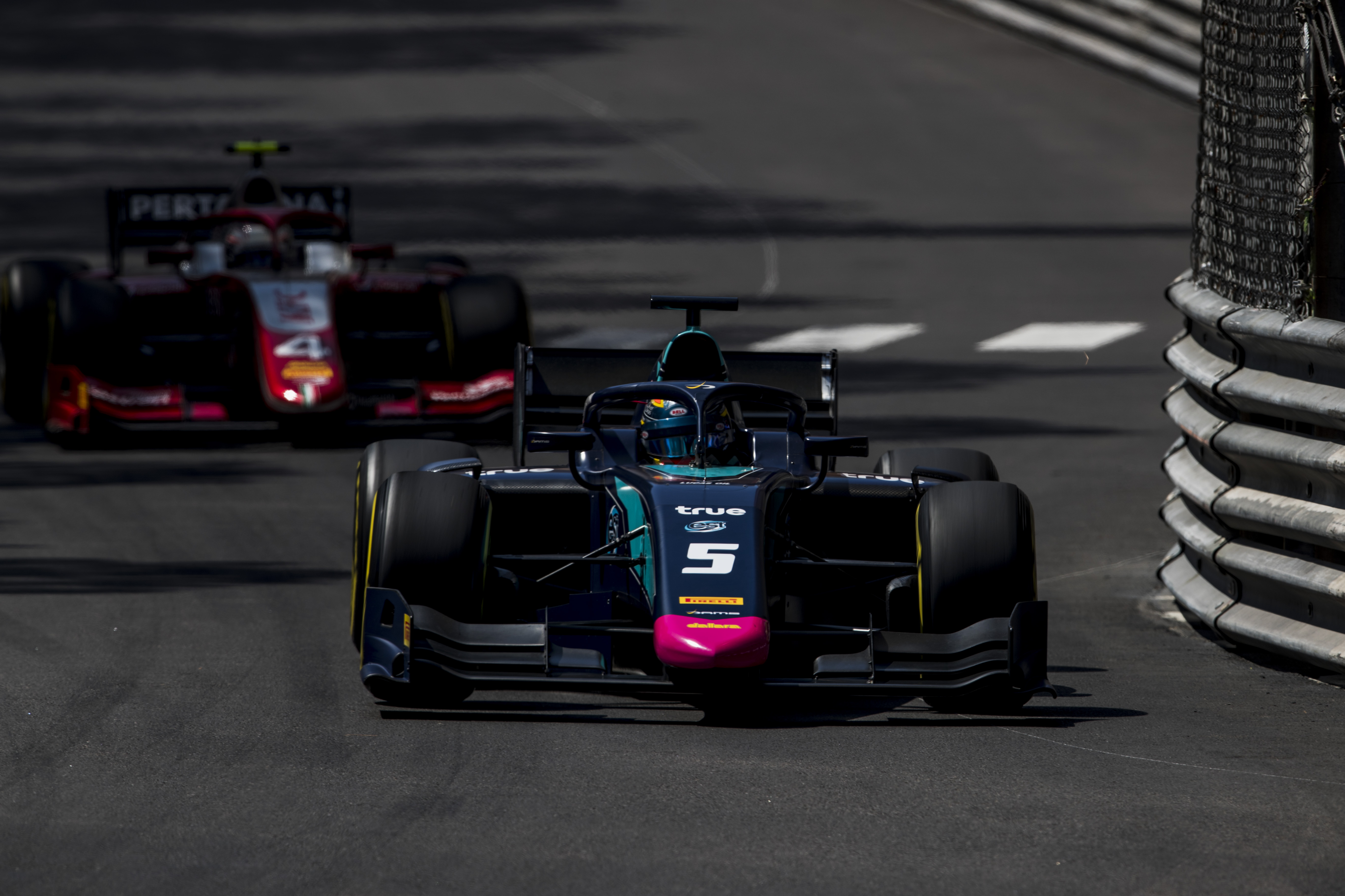 Albon penalised for de Vries pit entry clash
