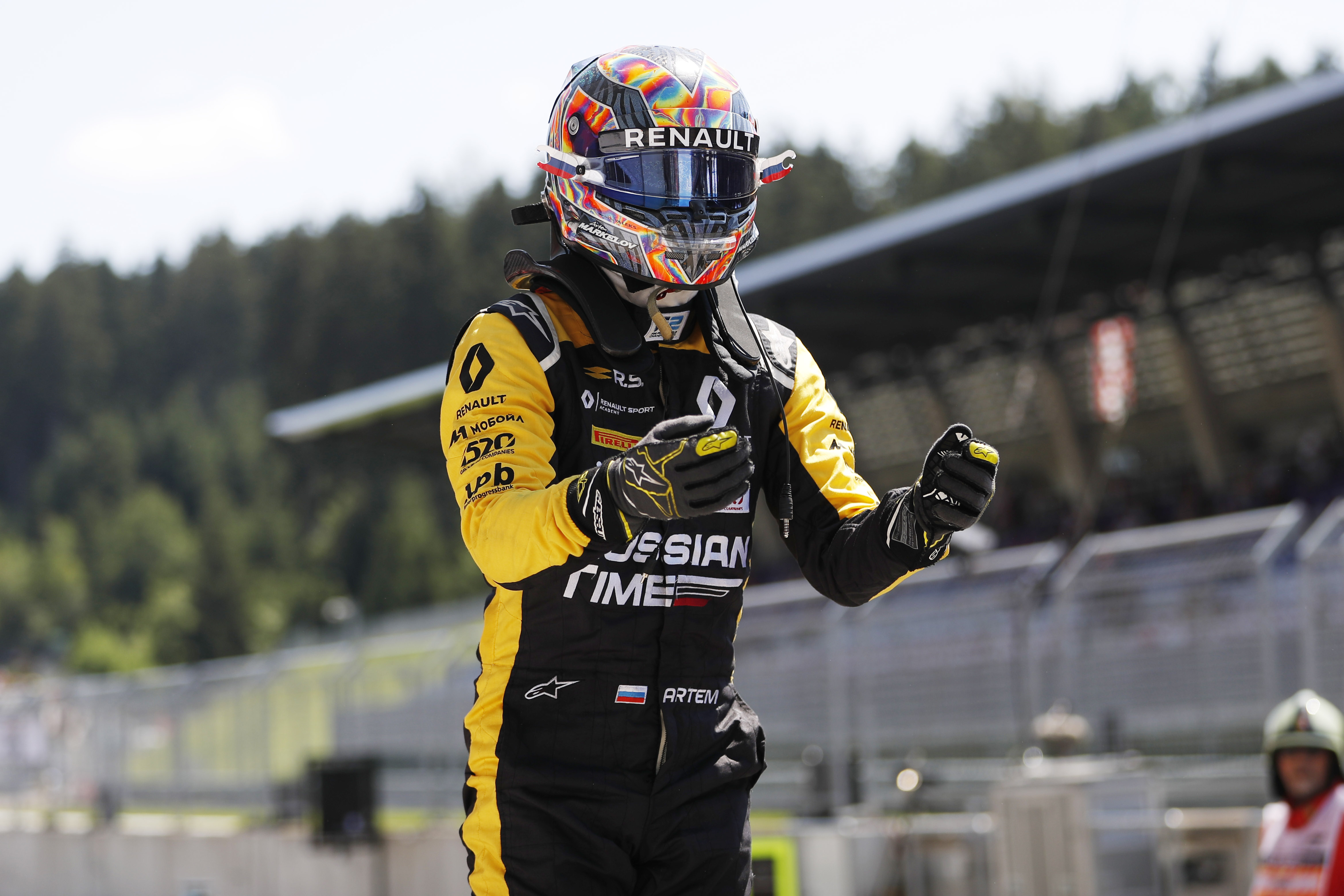 Markelov dominates F2 sprint, Russell charges to second
