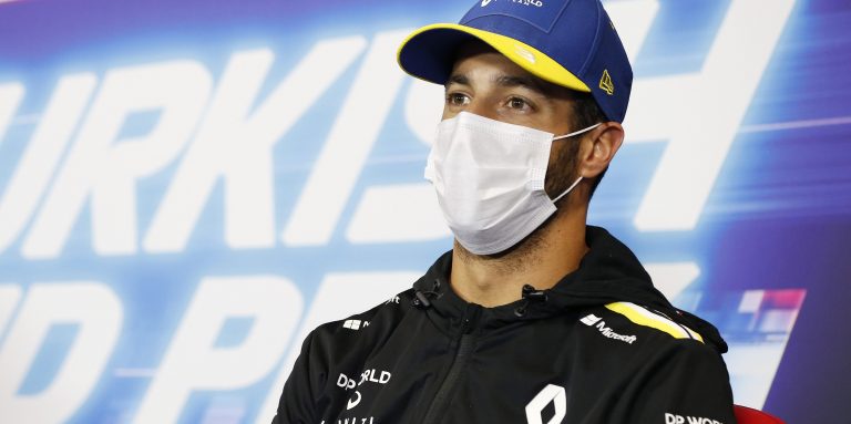 Ricciardo ‘fired up’ to set right Renault’s 2019 Bahrain double DNF