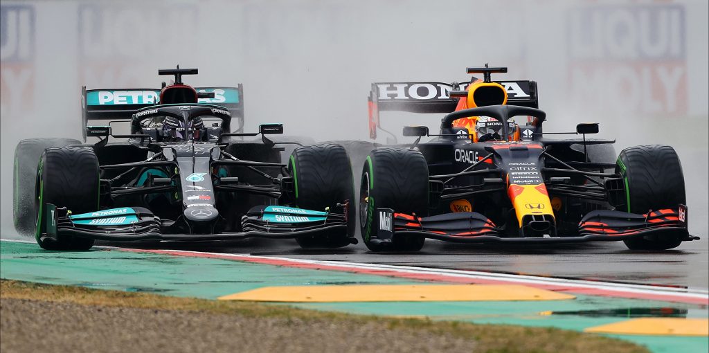 Red Bull aims to pressurise Hamilton in F1 title fight