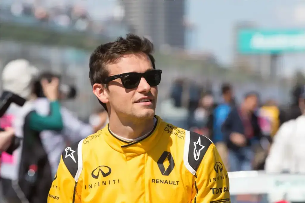 Palmer warns George Russell won’t play “nicey nicey” with Antonelli if the title is on the line