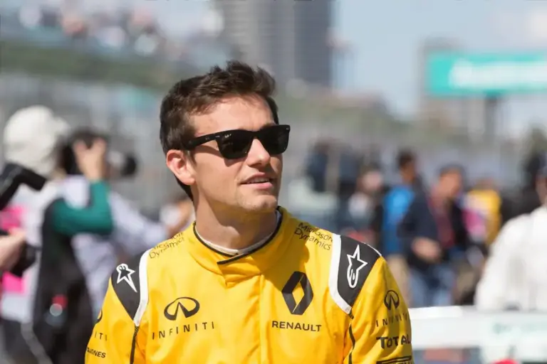 Palmer warns George Russell won’t play “nicey nicey” with Antonelli if the title is on the line