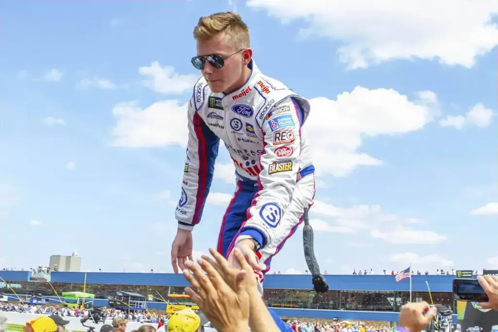 NASCAR star saves the defunct Mansfield Speedway, Ohio