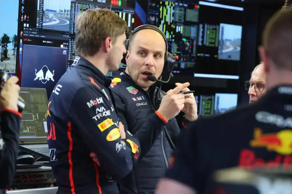 Verstappen reveals Gianpiero “GP” Lambiase consulted him before accepting McLaren offer