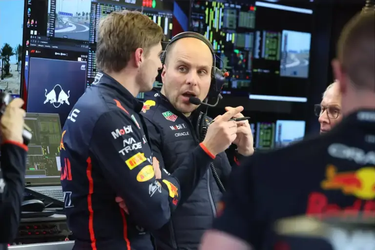 Verstappen reveals Gianpiero “GP” Lambiase consulted him before accepting McLaren offer