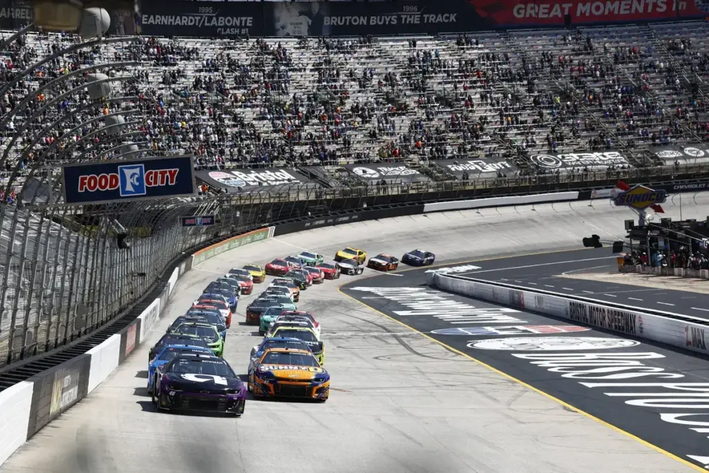 Bristol Cup race preview. What Sunday could bring and which drivers are favorites
