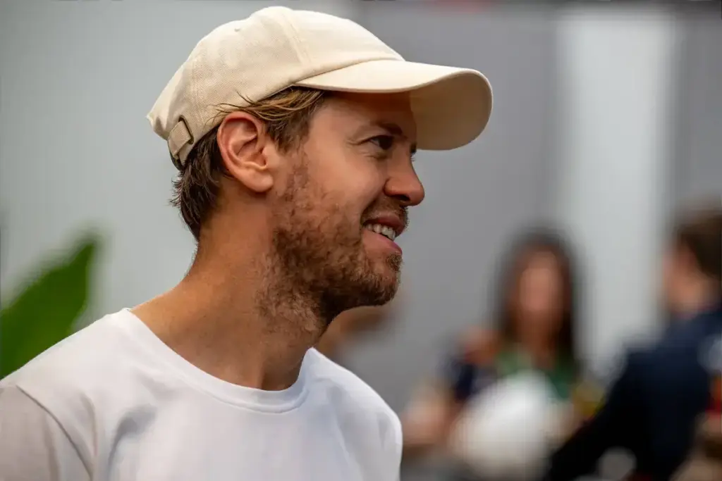Sebastian Vettel breaks three-hour barrier on London Marathon debut for charity