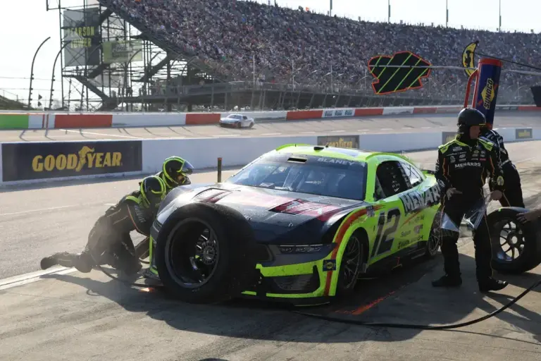 NASCAR veterans answer what’s really going wrong with Ryan Blaney’s pit crew