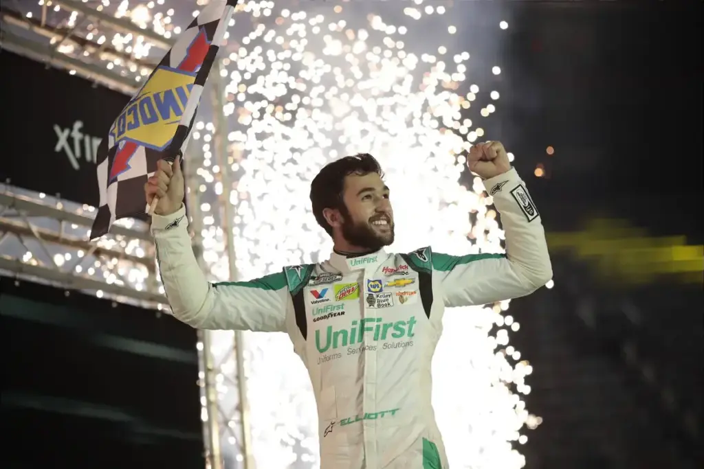 Chase Elliott edges Hamlin in Texas thriller, joins Reddick as multi-win driver in 2026