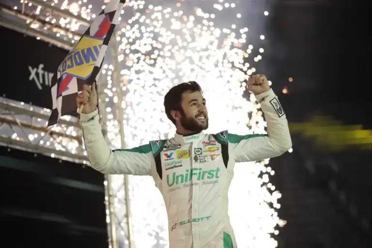 Chase Elliott edges Hamlin in Texas thriller, joins Reddick as multi-win driver in 2026
