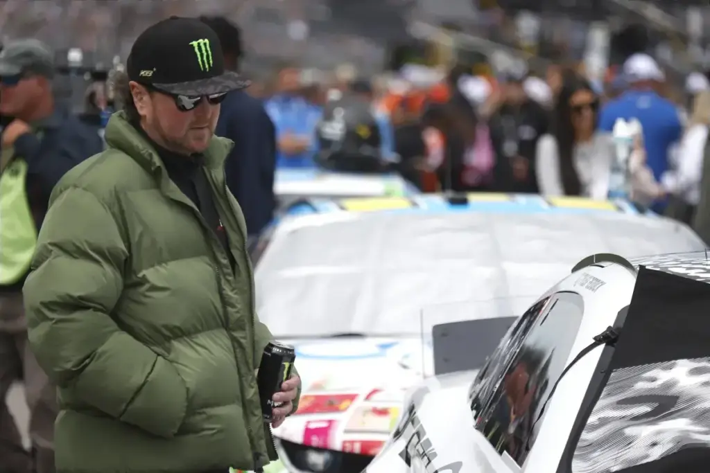 NASCAR fans speculate – something wrong with Kurt Busch’s face?