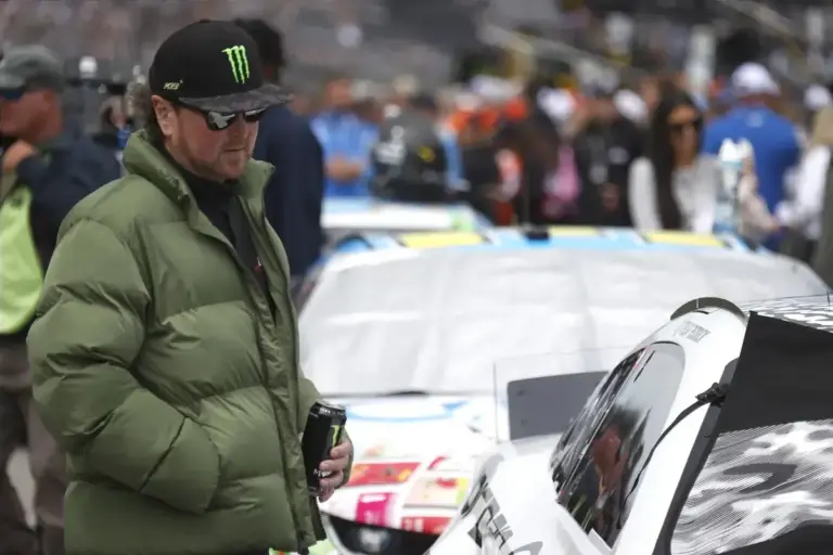 NASCAR fans speculate – something wrong with Kurt Busch’s face?