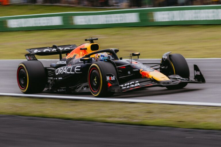 Data, tactics & split-second decisions: Surprising strategic similarities between horse racing and F1
