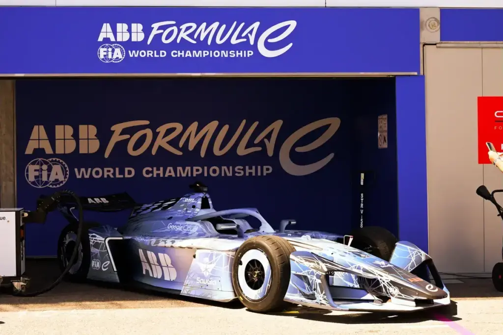 Formula E race car imagery for the Brands Hatch London E-Prix calendar announcement