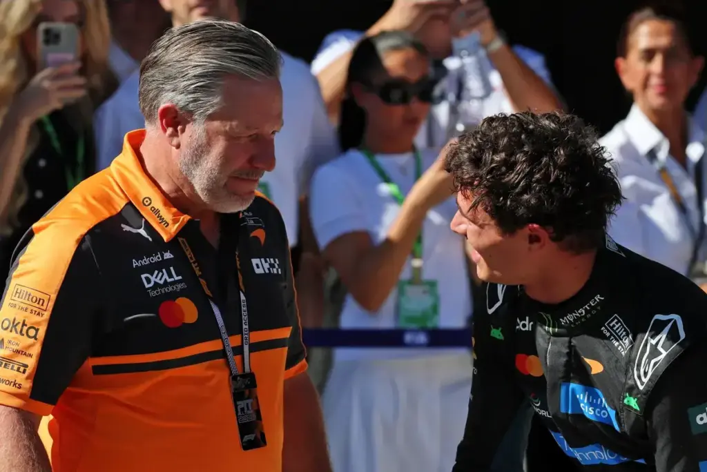 (L to R): Zak Brown (USA) McLaren F1 Team Executive Director with Pole sitter Lando Norris (GBR) McLaren F1 Team in qualifying parc ferme. 12.09.2026. Formula 1 World Championship, Rd 14, Spanish Grand Prix, Madrid, Spain, Qualifying Day. - www.xpb