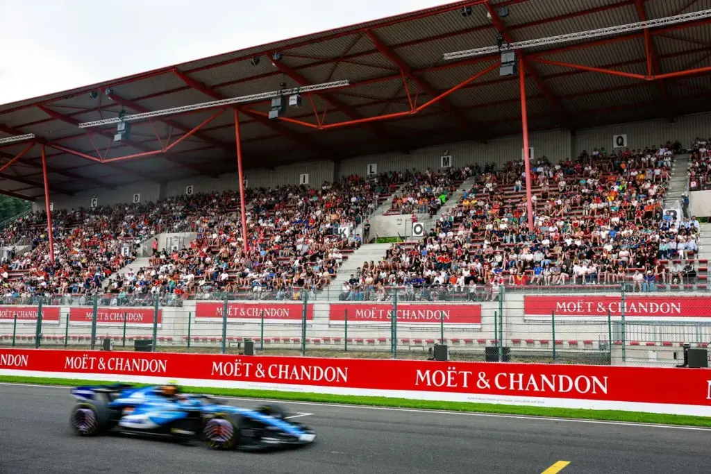 Grandstand full crowd, foule, fans, fan, spectators during the Formula 1 Belgian Grand Prix 2026, 10th round of the 2026 Formula One World Championship from July 17 to 19, 2026 on the Circuit de Spa-Francorchamps, in Stavelot, Belgium - Photo Florent